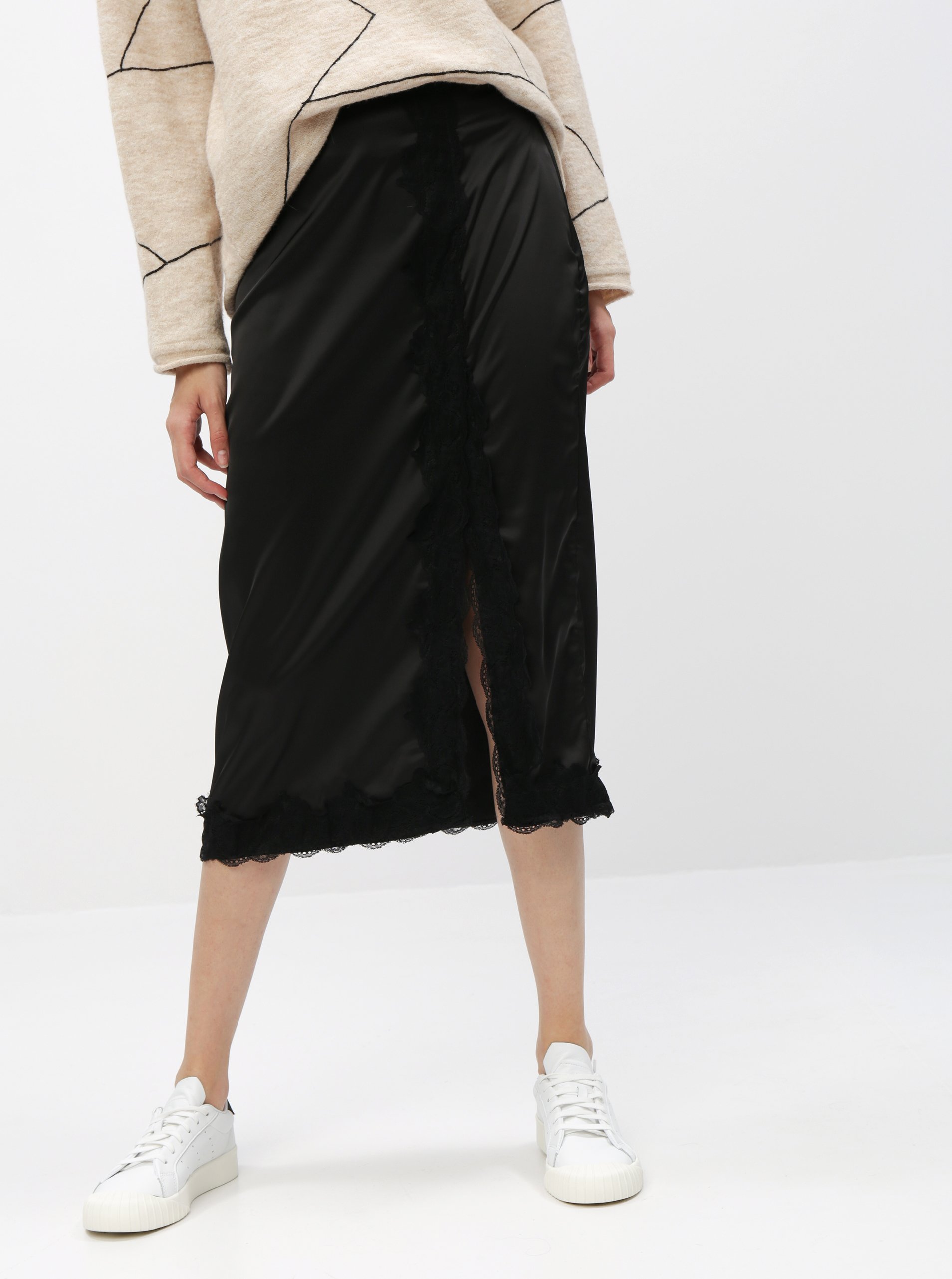 E-shop Černá midi sukně s krajkou VILA Ellie