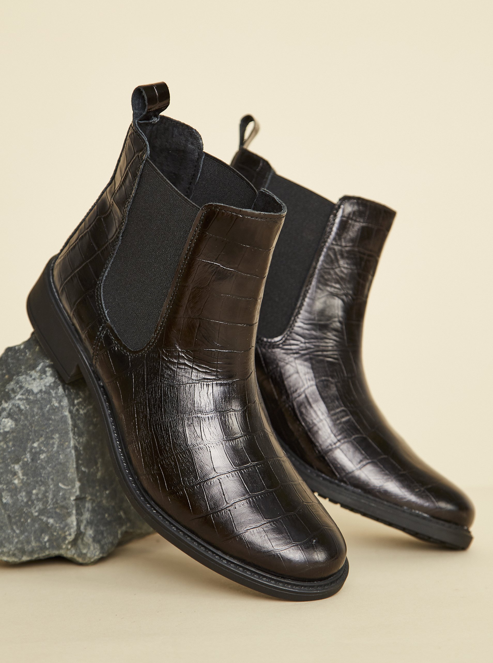 Lacno Čierne dámske kožené chelsea topánky s krokodýlím vzorom OJJU