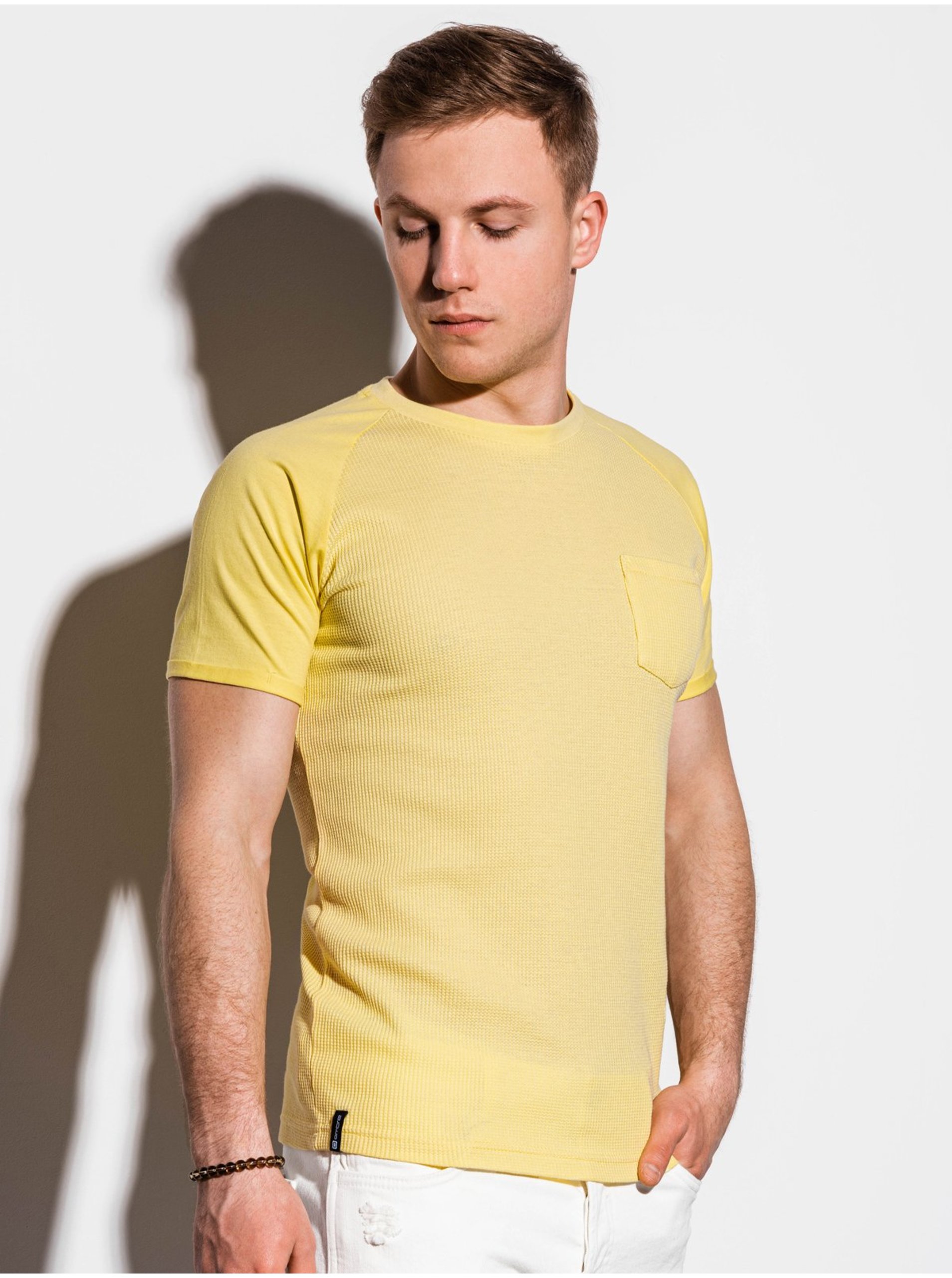 Levně Žluté pánské tričko s kapsou S1182