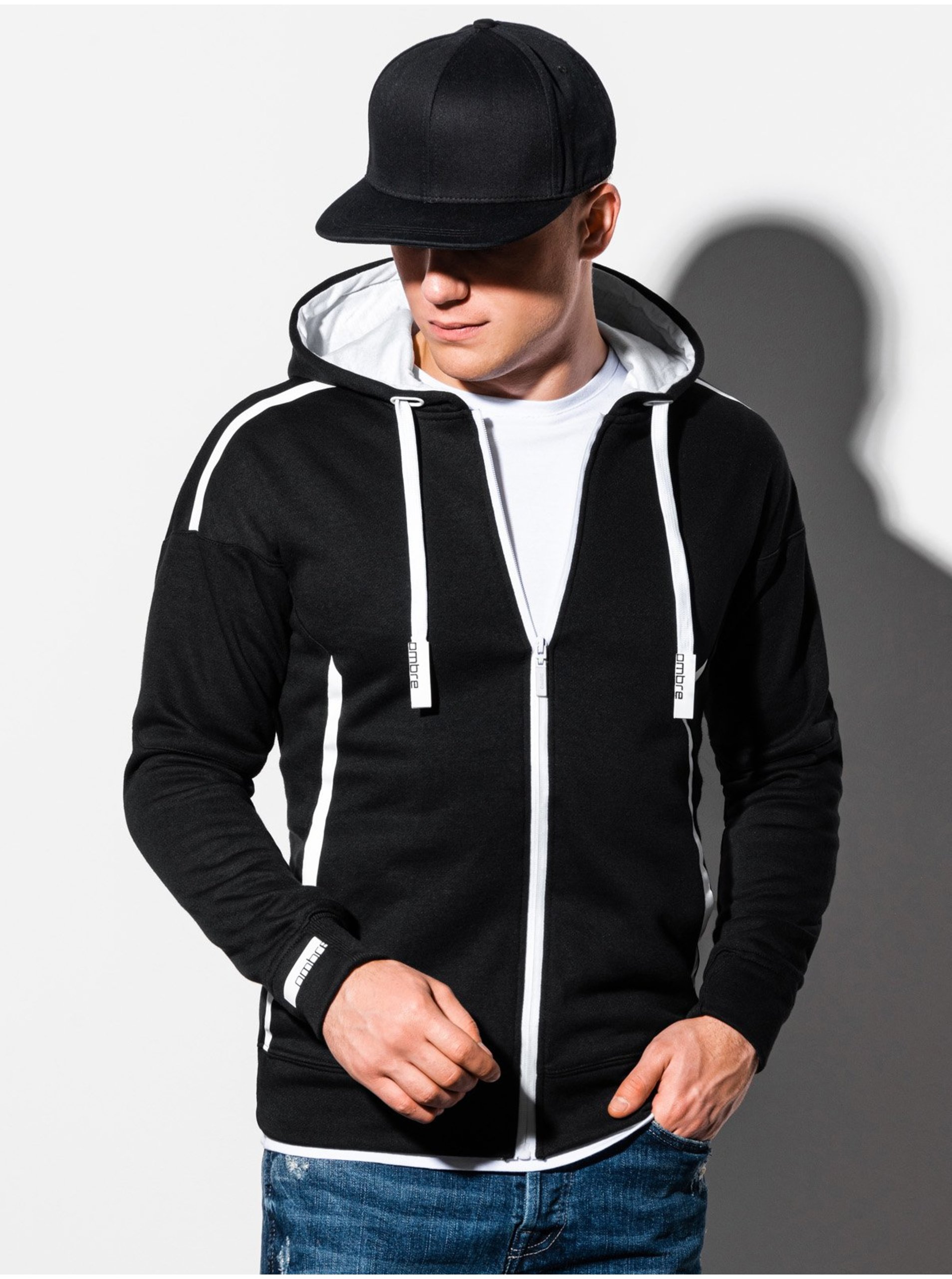 E-shop Černá pánská mikina na zip s kapucí Ombre Clothing B1076