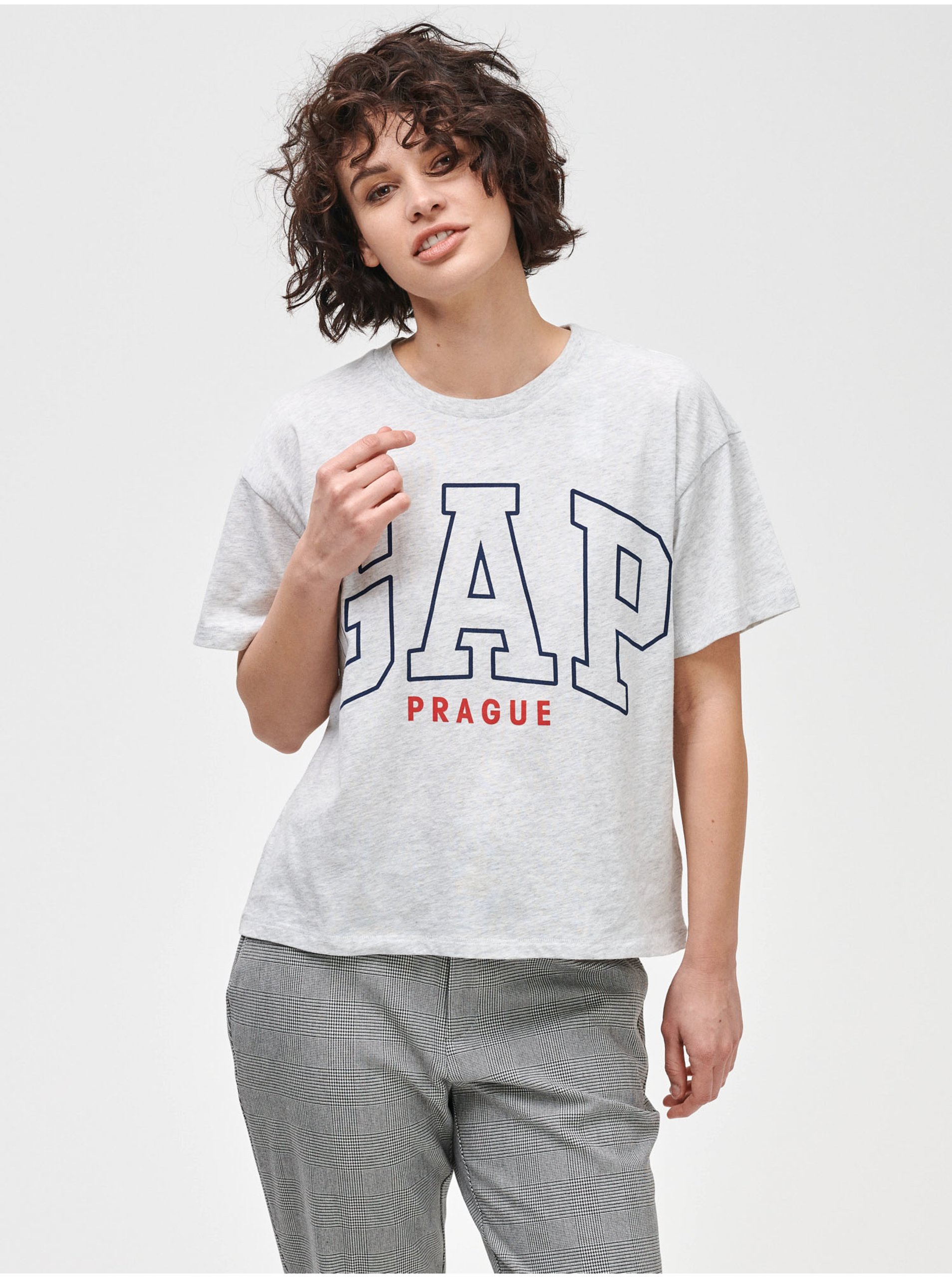 Lacno Tričko GAP Logo Prague easy short sleeve tee Šedá