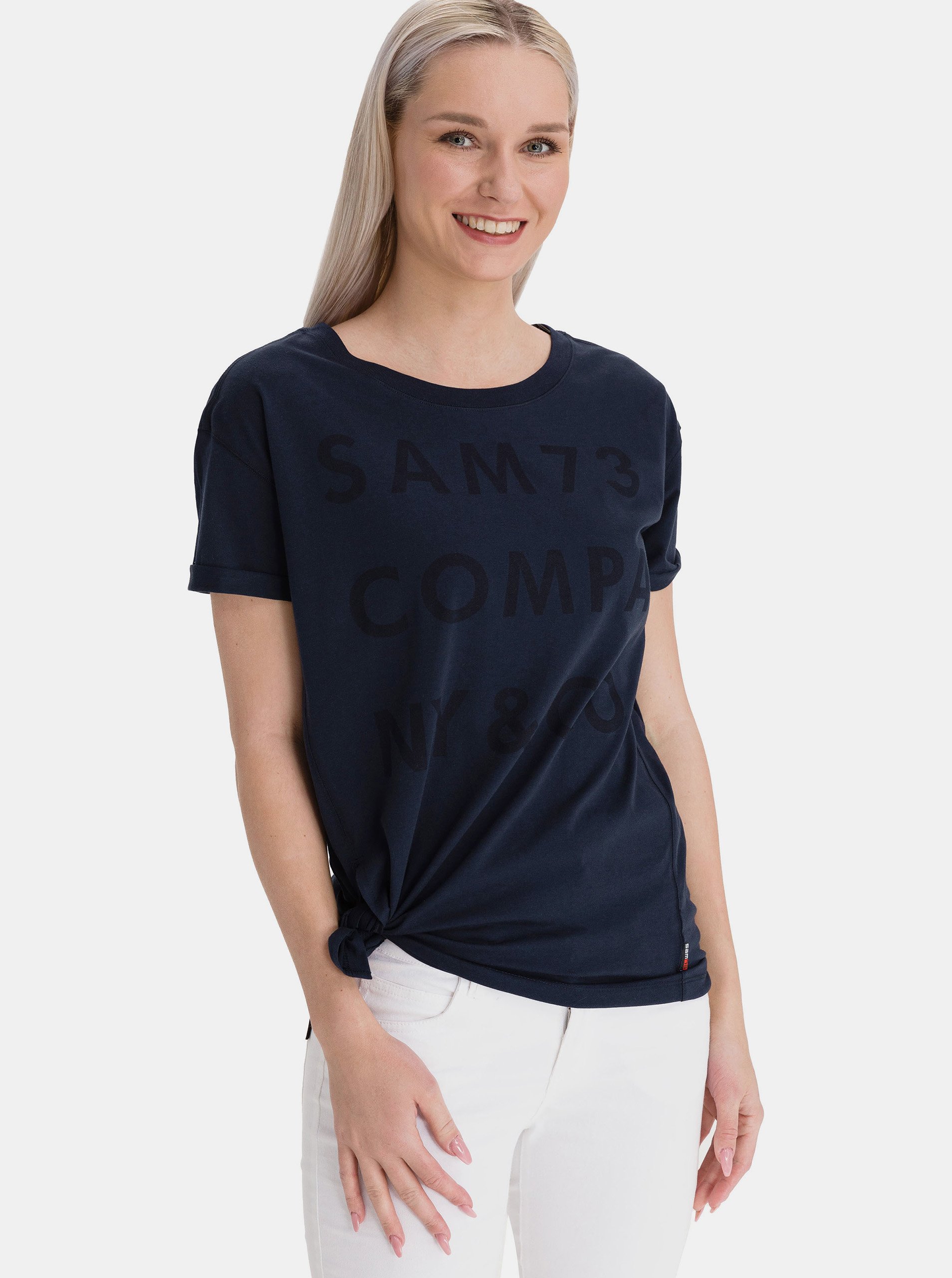 Levně Tmavě modré dámské volné tričko s potiskem SAM 73
