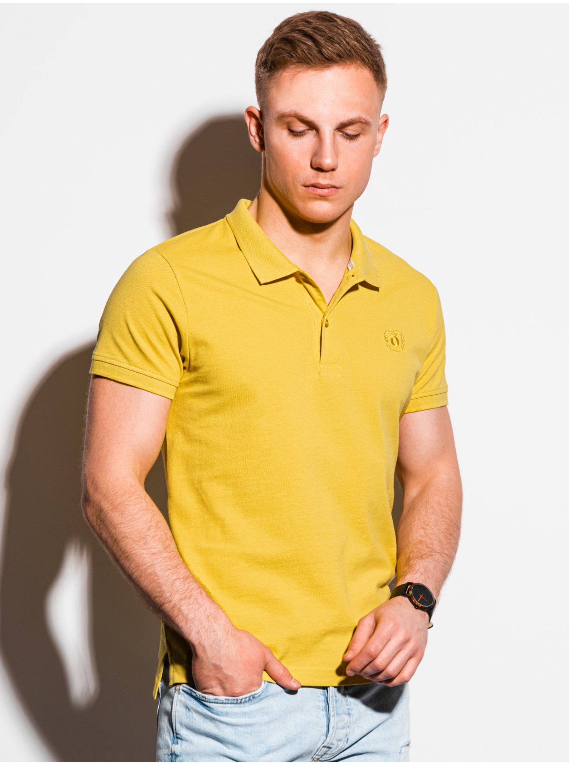 Levně Žluté pánské basic polo tričko Ombre Clothing