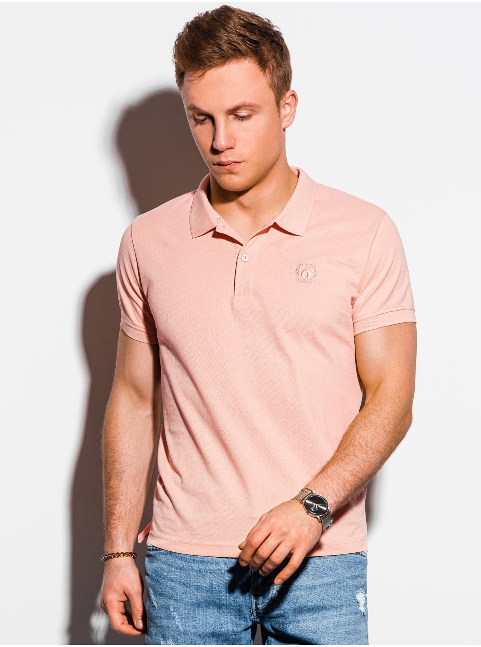 Levně Světle růžové pánské basic polo tričko Ombre Clothing