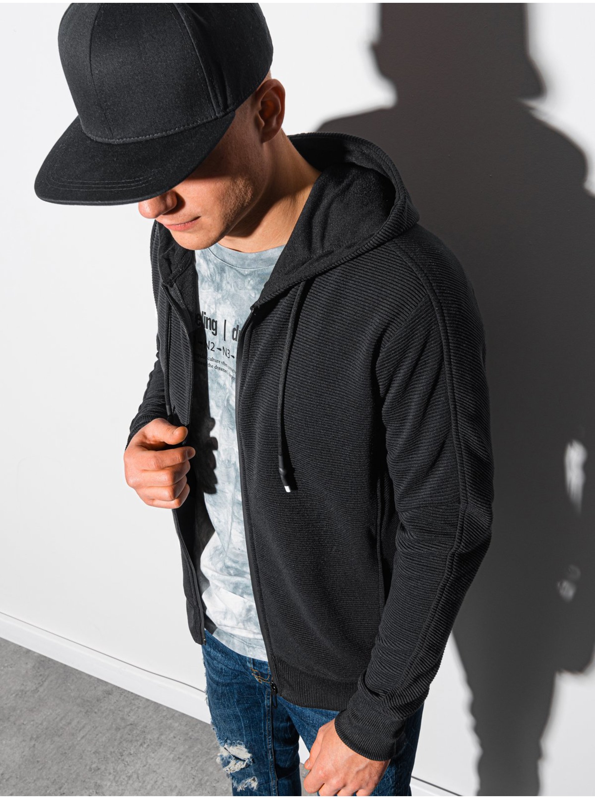 E-shop Čierna pánska mikina na zips s kapucňou Ombre Clothing B1157