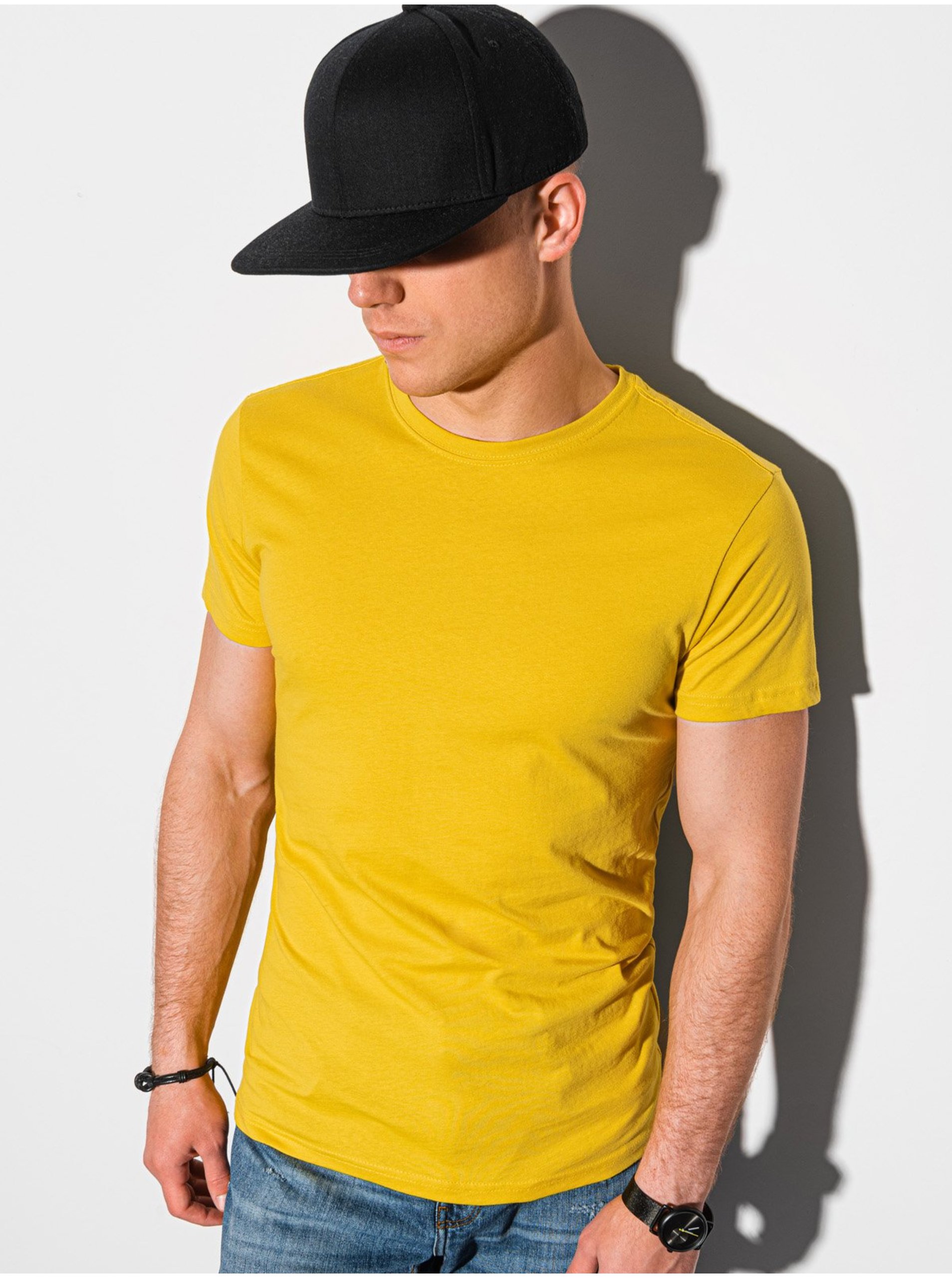 Levně Žluté pánské basic tričko Ombre Clothing