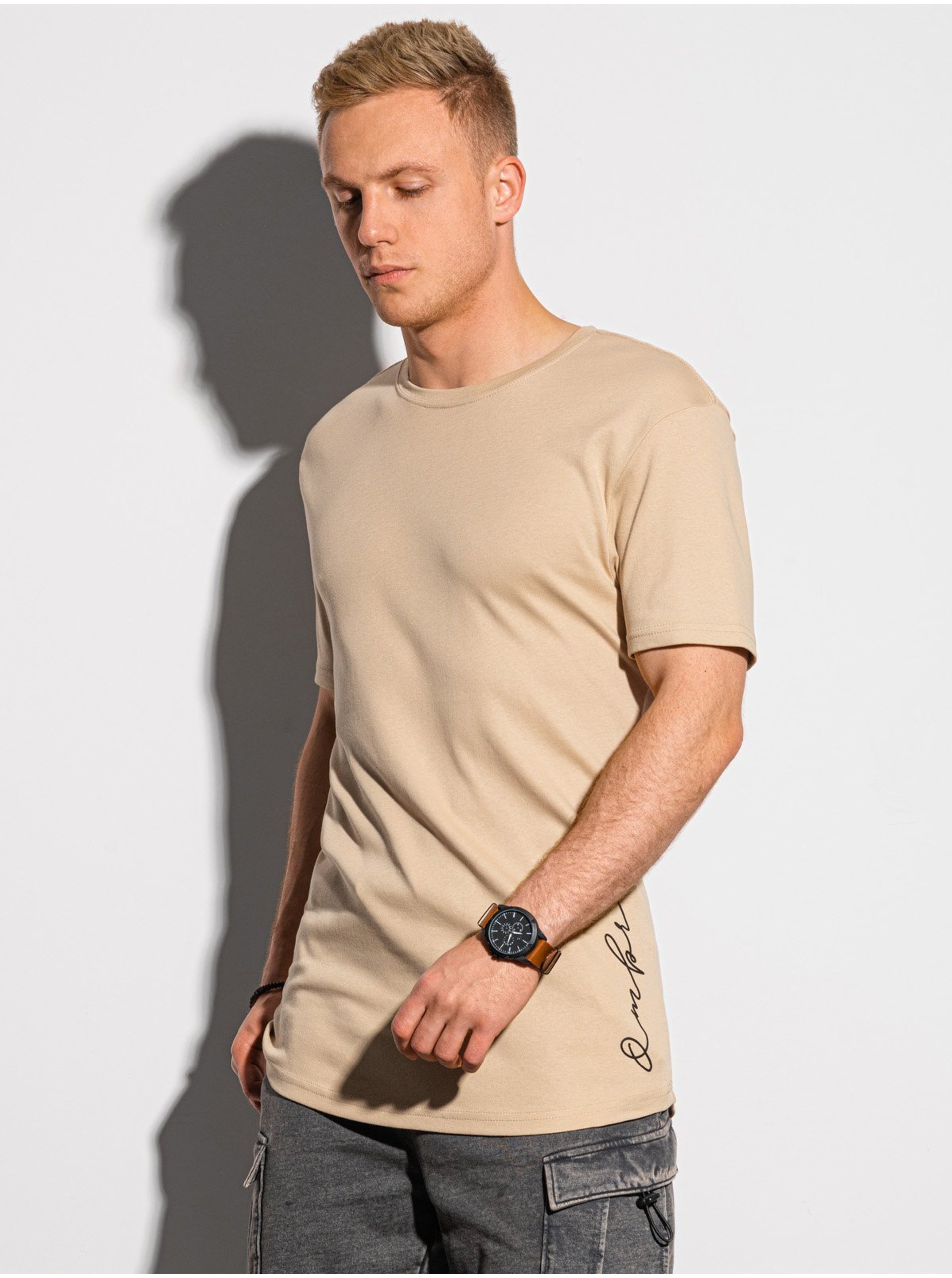Lacno Béžové pánské tričko s nápisem Ombre Clothing S1387