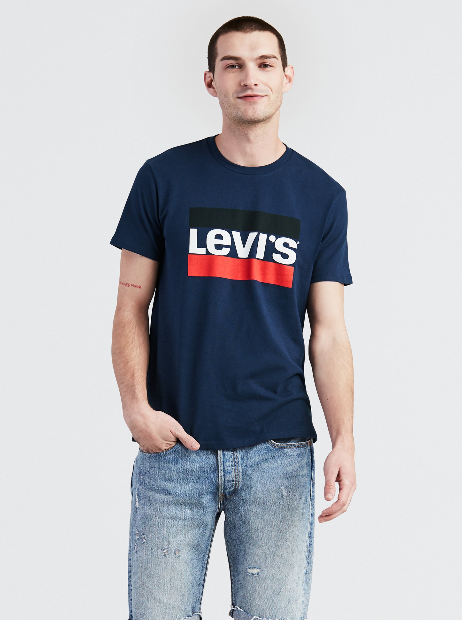 Levně Tmavě modré pánské tričko s potiskem Levi's®