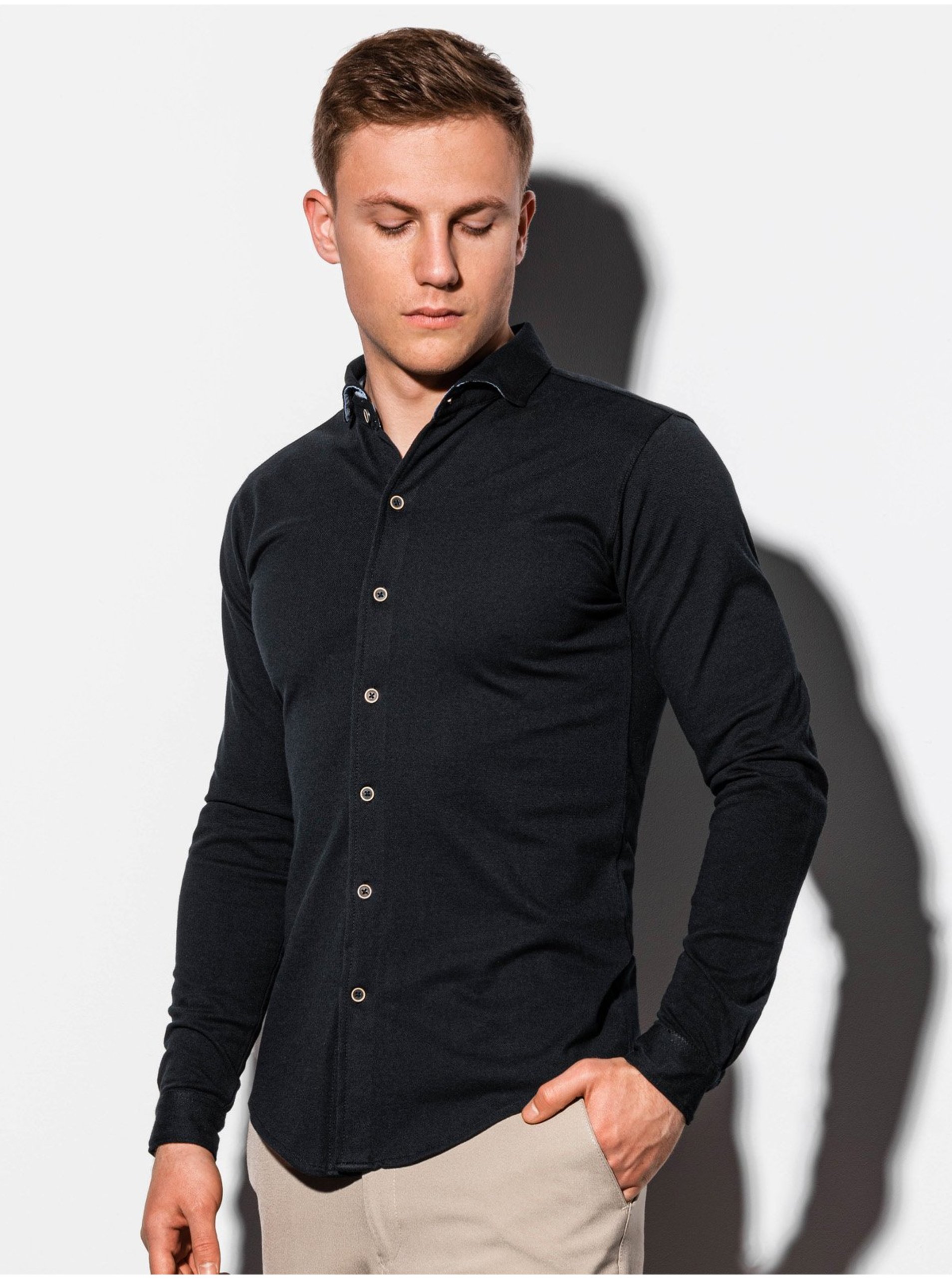 Lacno Čierna pánska košeľa Ombre Clothing K540