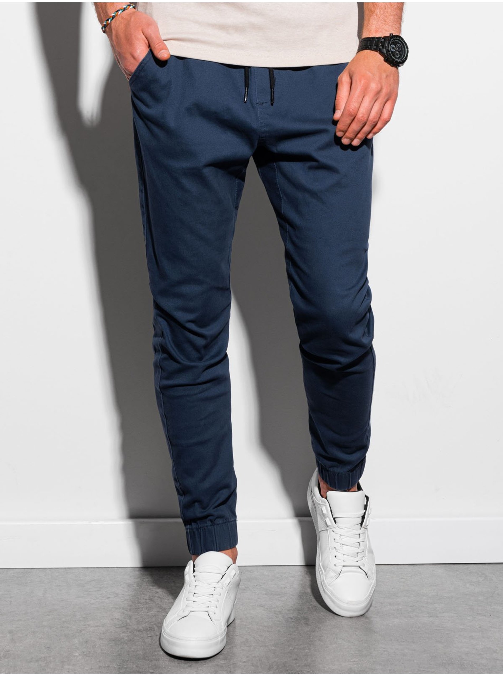 Levně Tmavě modré pánské kalhoty Ombre Clothing P885