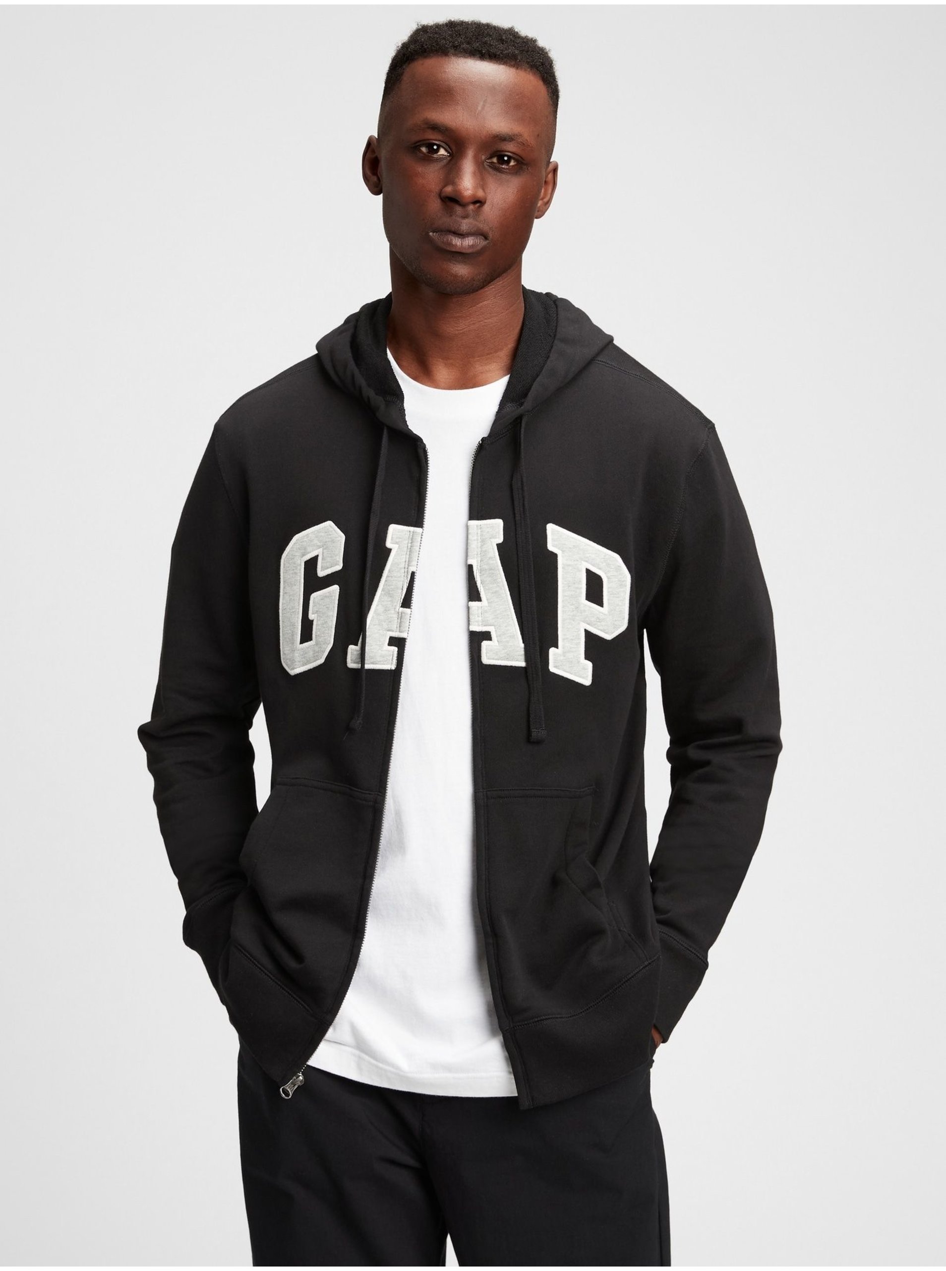 Lacno Černá pánská mikina GAP Logo arch hoodie