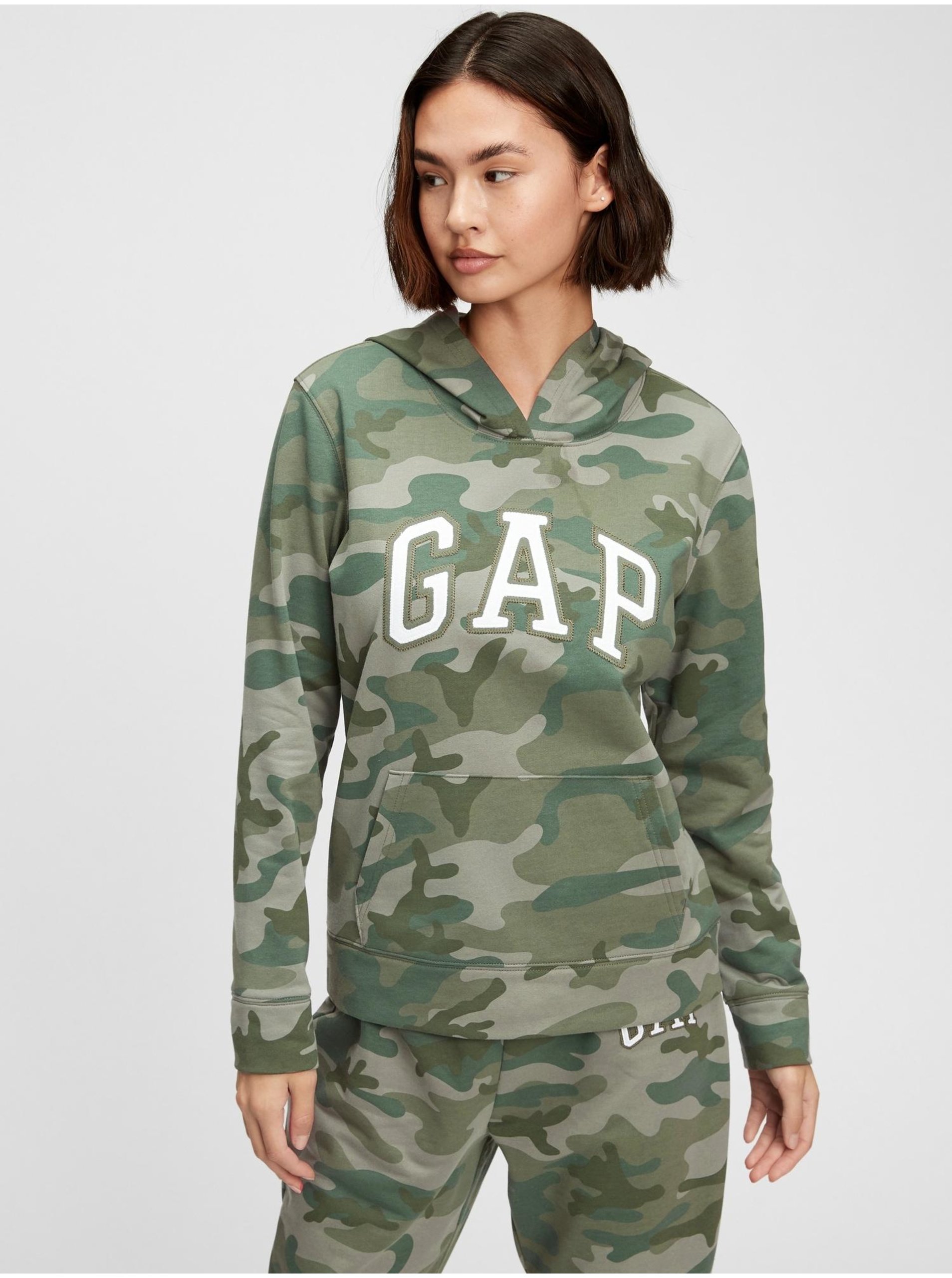 Levně Zelená dámská mikina GAP Logo hoodie