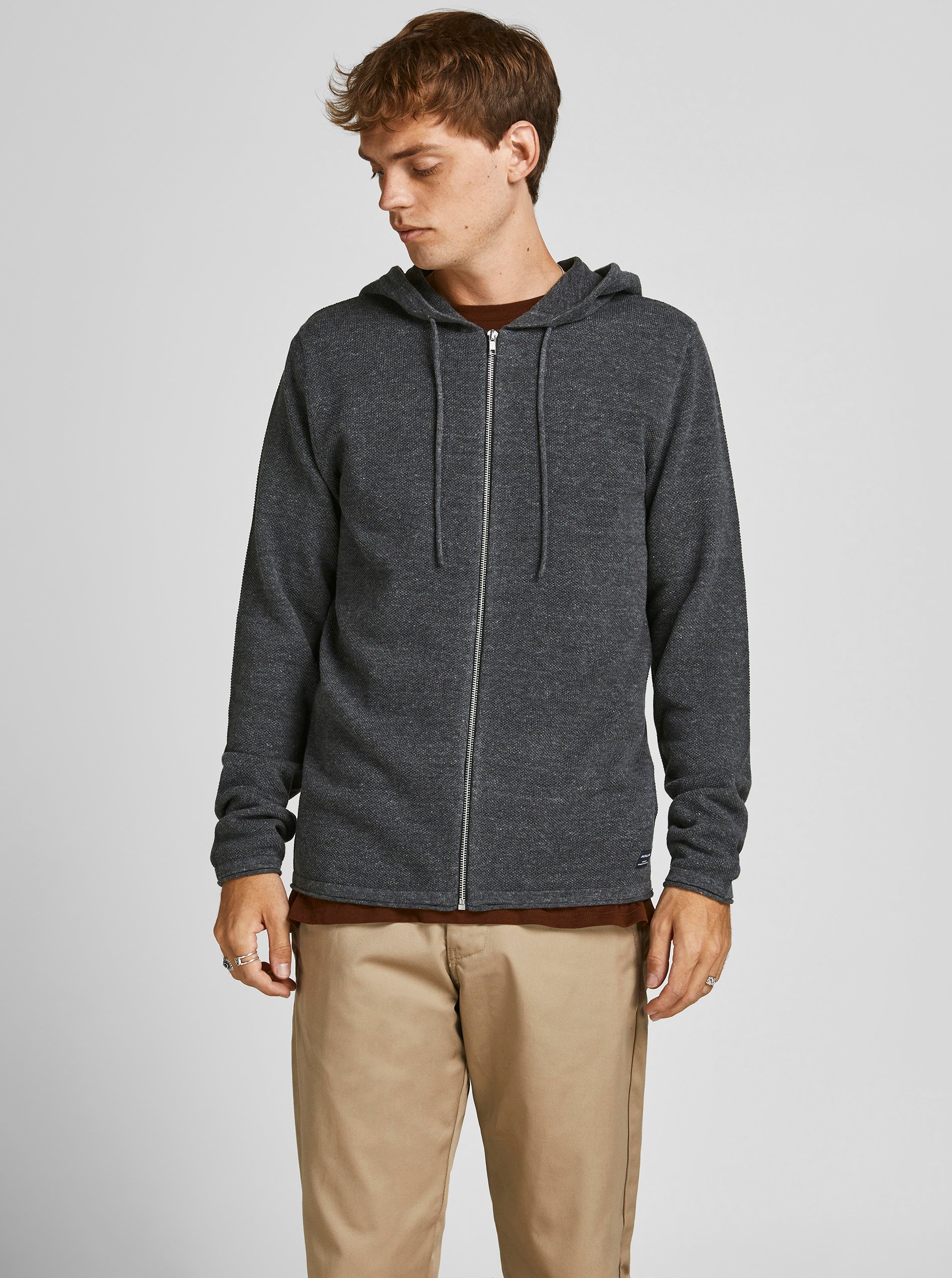 Levně Tmavě šedá basic mikina s kapucí Jack & Jones Hill Knit