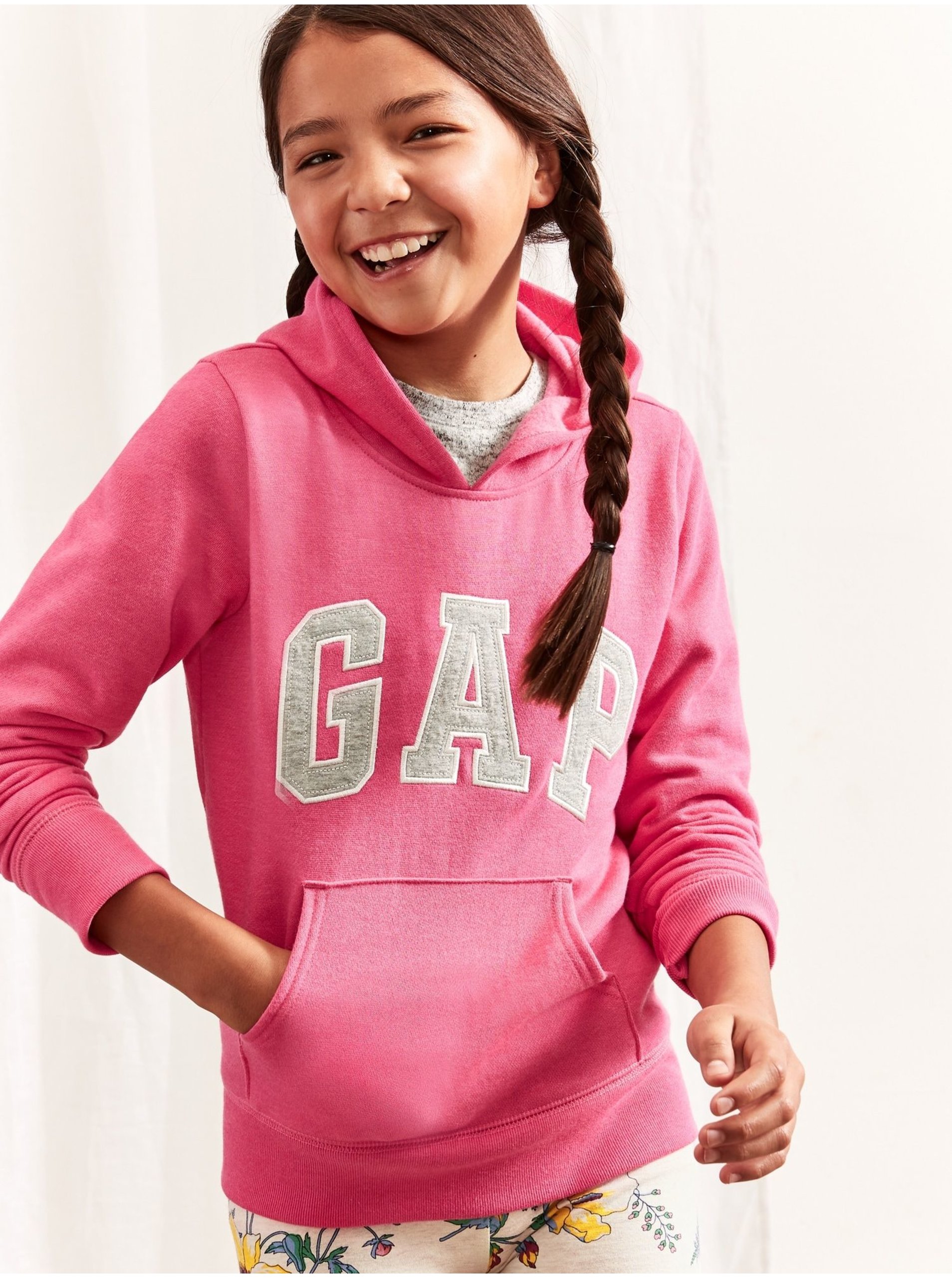 Levně Růžová holčičí mikina GAP Logo hoodie sweatshirt