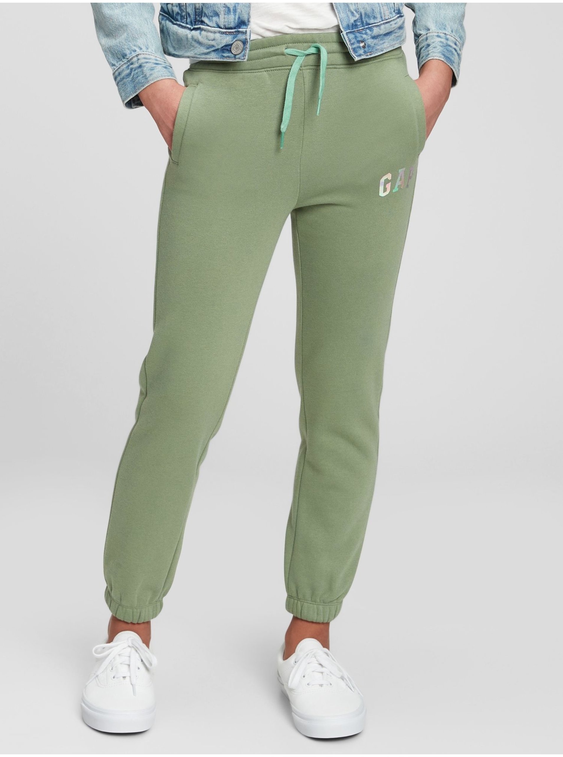 Levně Zelené holčičí tepláky GAP Logo fleece joggers