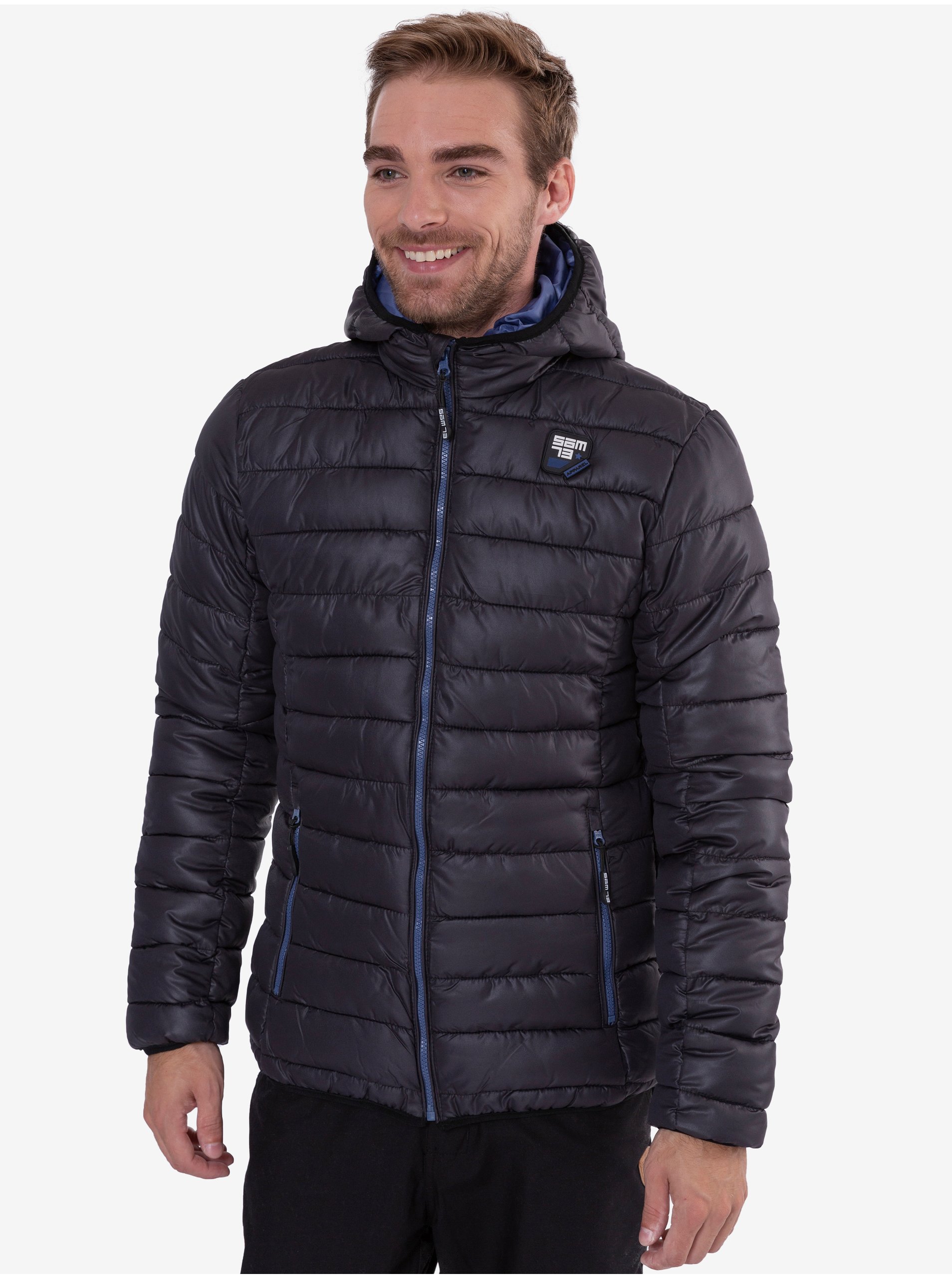 E-shop Černá pánská prošívaná zimní bunda s kapucí SAM 73 Blaise