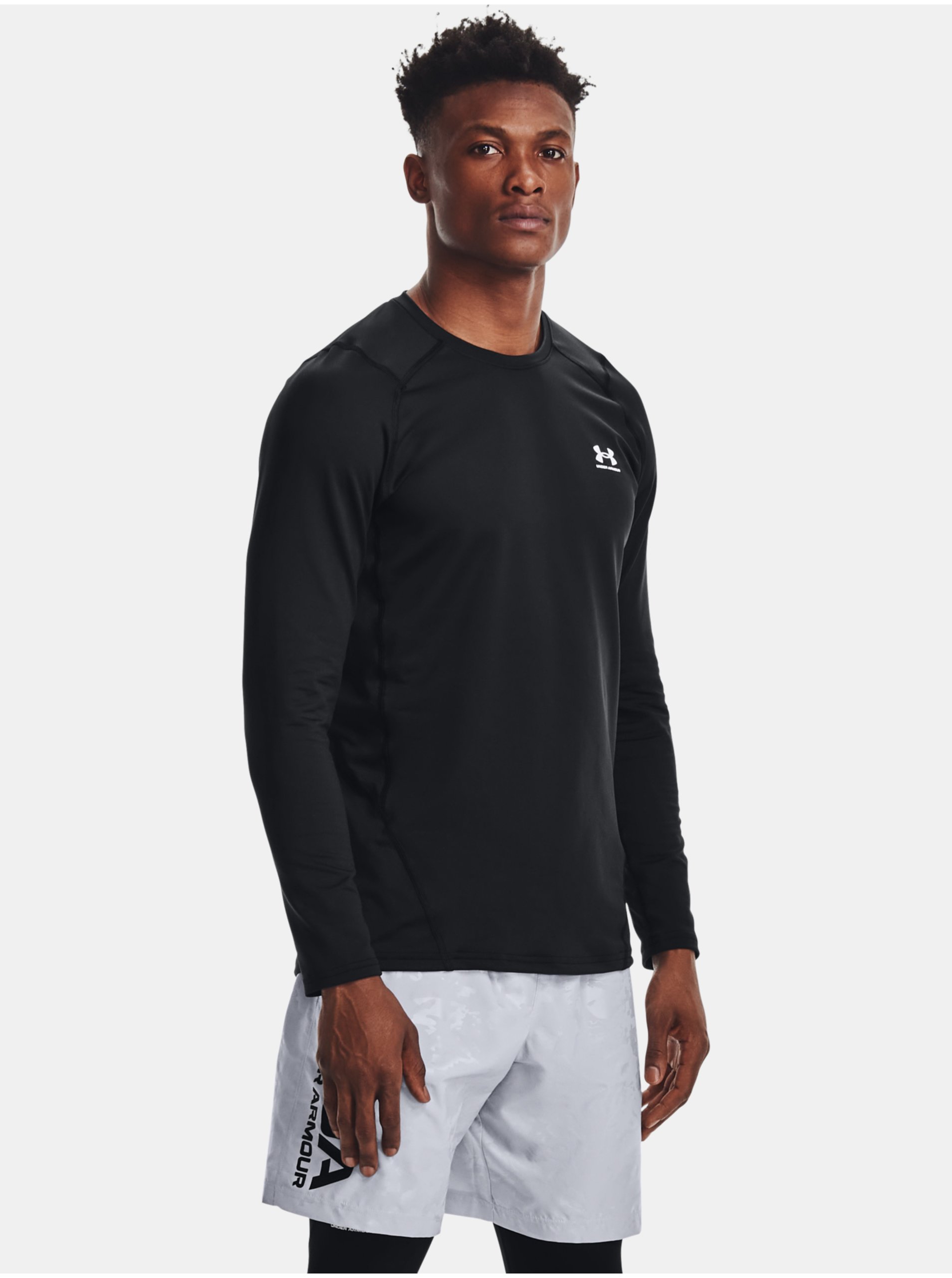 Levně Černé sportovní tričko Under Armour UA CG Armour Fitted Crew