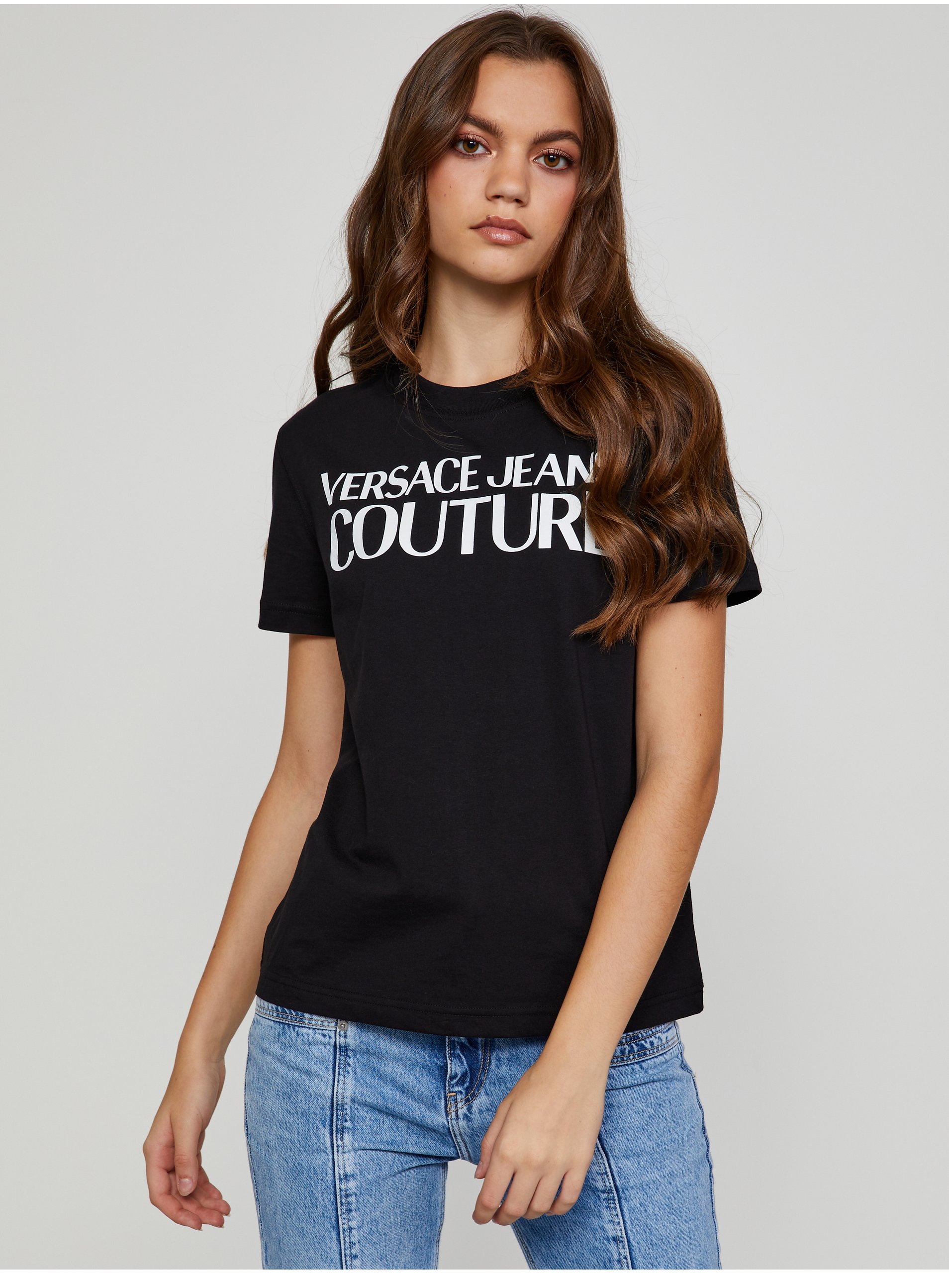 Lacno Bílo-černé dámské tričko s potiskem Versace Jeans Couture R Logo Rubber