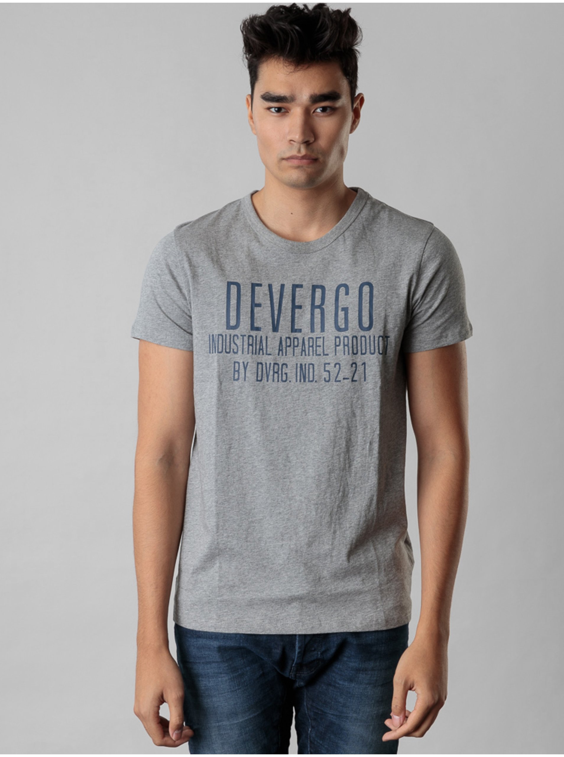 Levně Šedé pánské tričko s potiskem Devergo