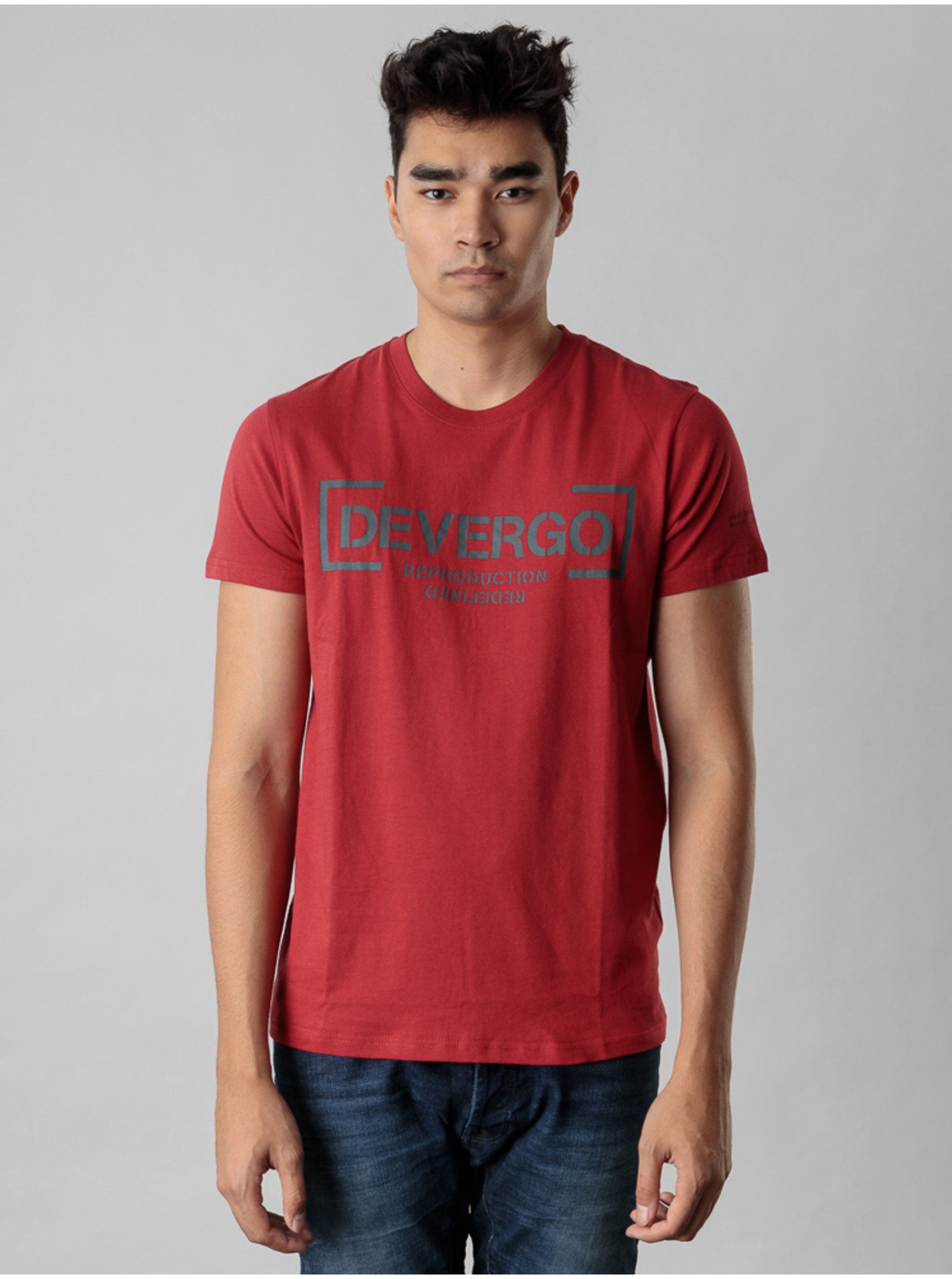 Levně Červené pánské tričko s potiskem Devergo