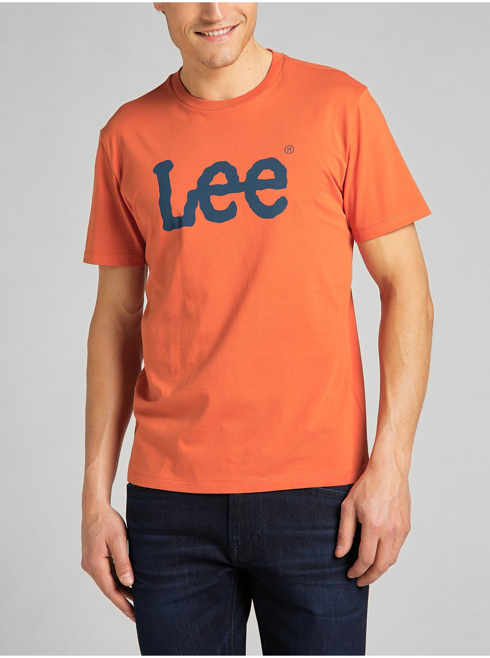 Levně Oranžové pánské tričko Lee Wobbly
