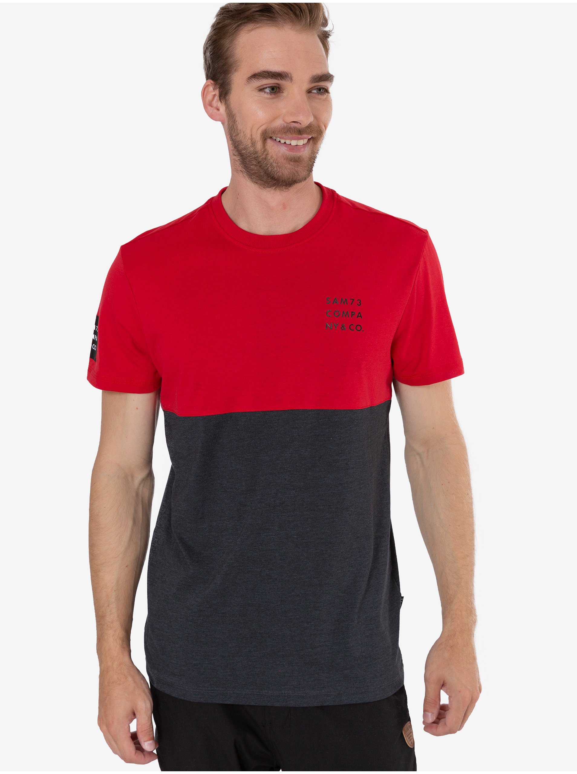 Levně Šedo-červené pánské tričko SAM 73