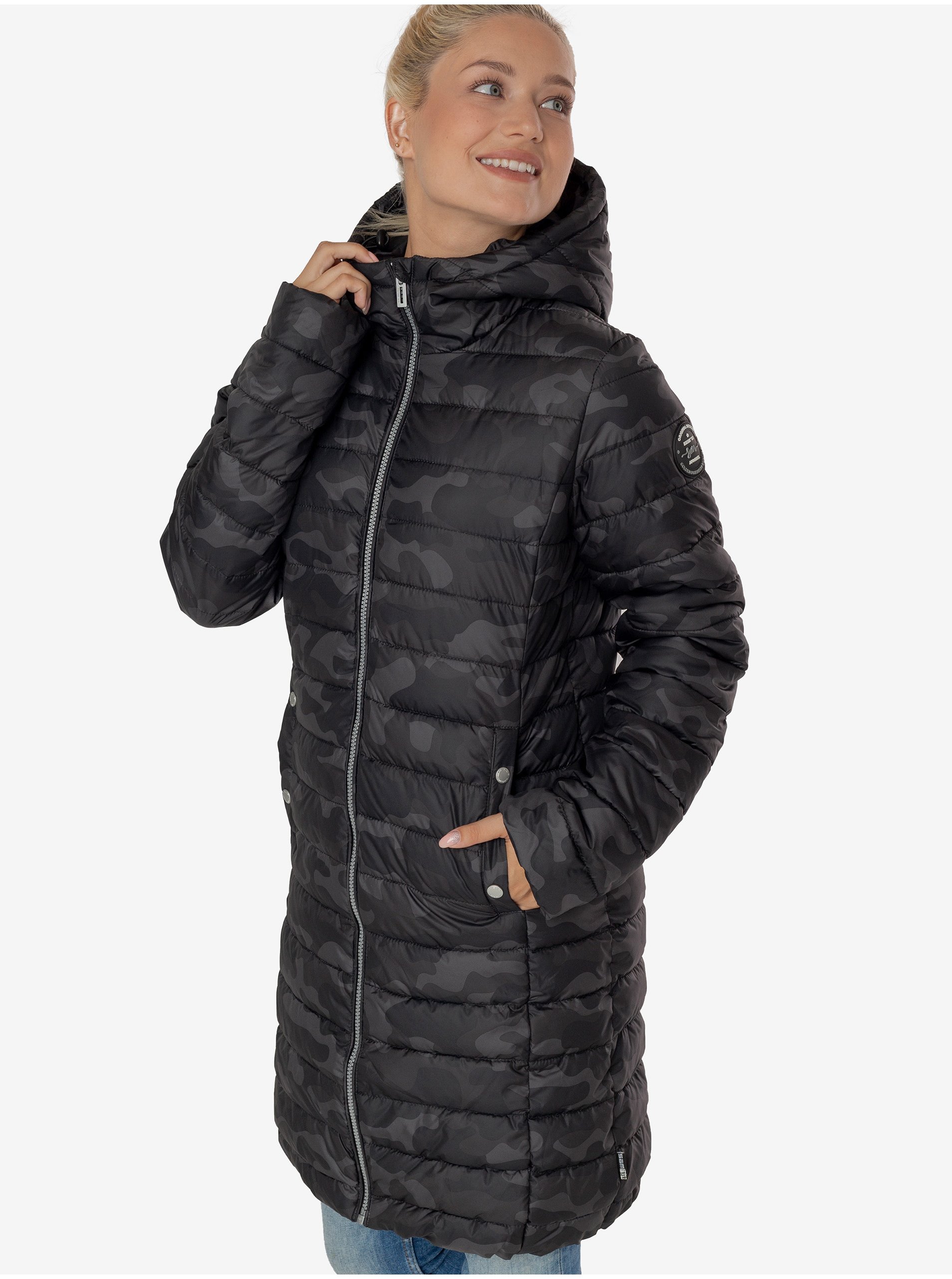 Lacno Čierny dámsky maskáčový zimný kabát s kapucou SAM 73