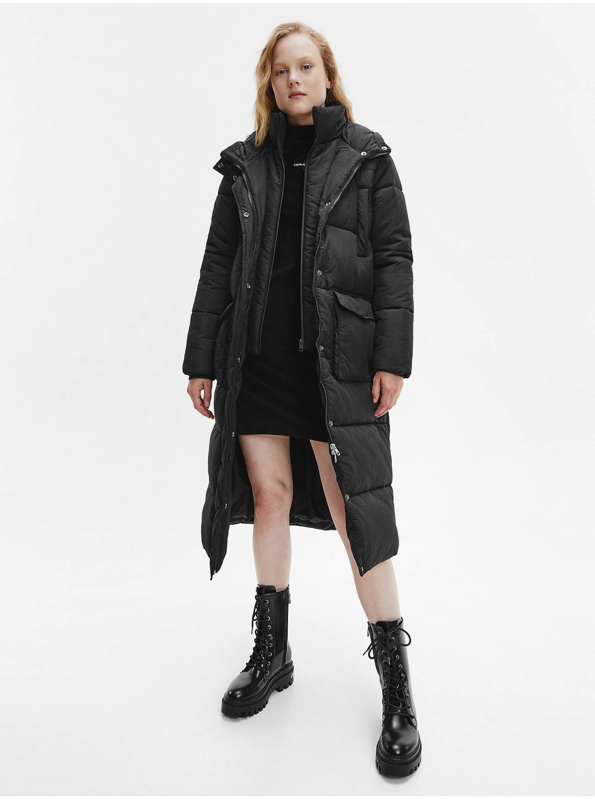 E-shop Černá dámská prošívaná zimní bunda s potiskem Calvin Klein Jeans