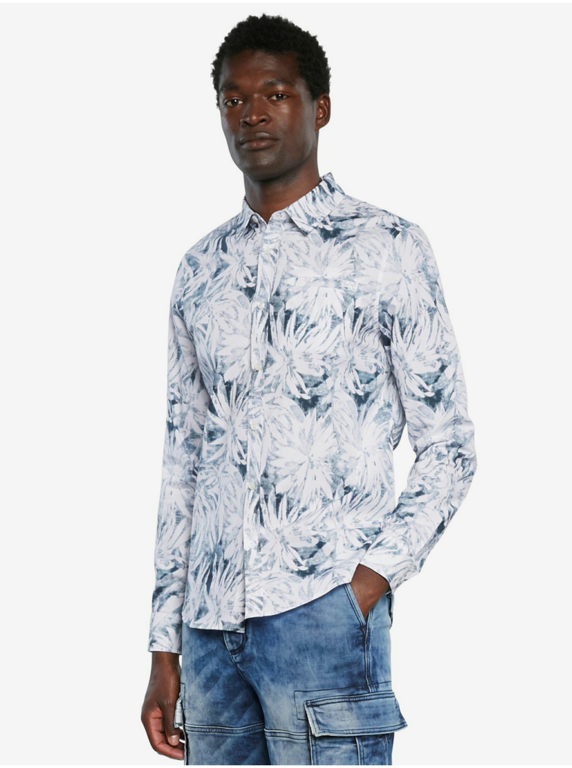 E-shop Světle modrá pánská květovaná košile Desigual Cam Angelo