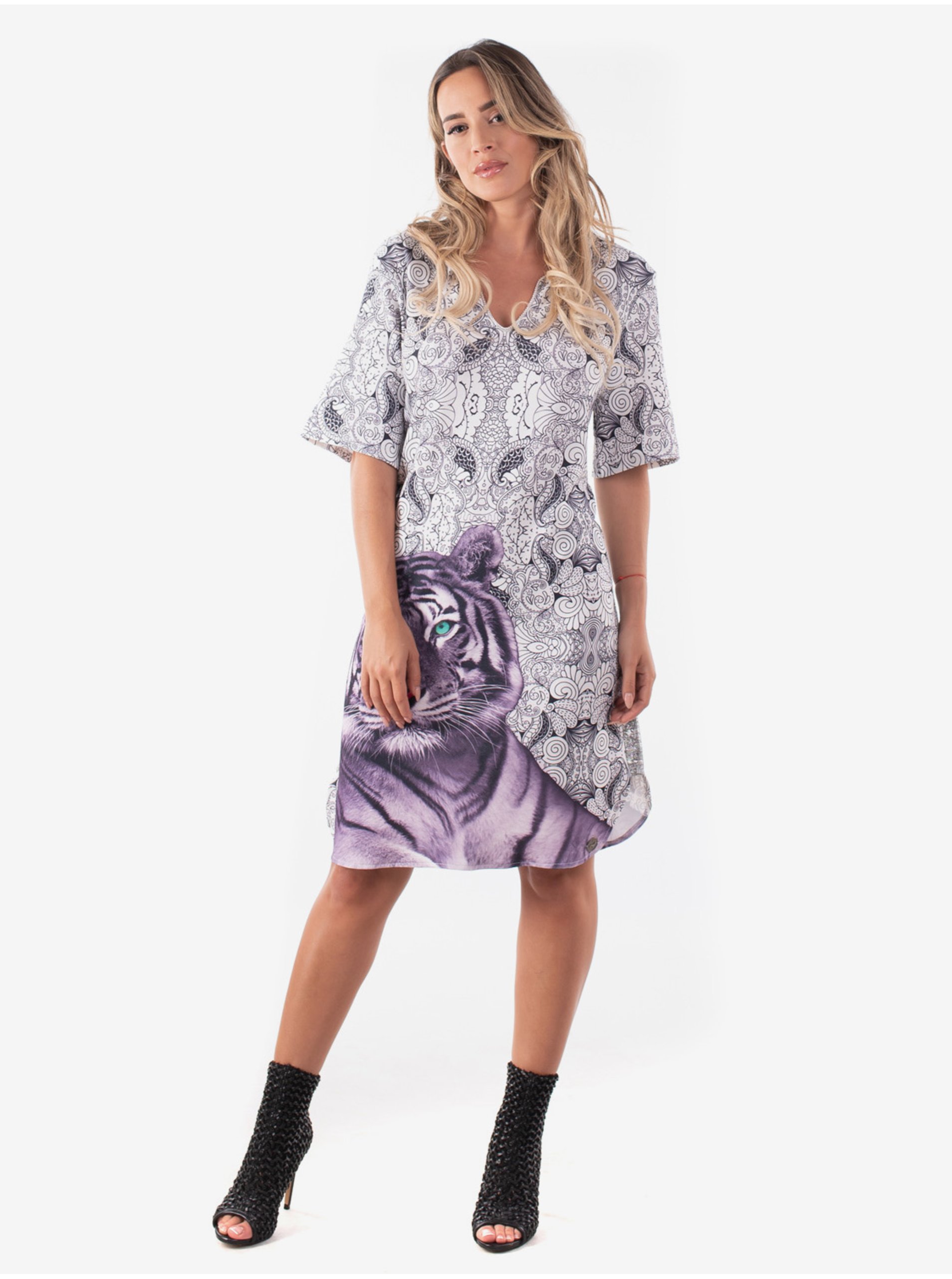 E-shop Bílo-fialové dámské vzorované šaty s motivem Culito from Spain Felinos