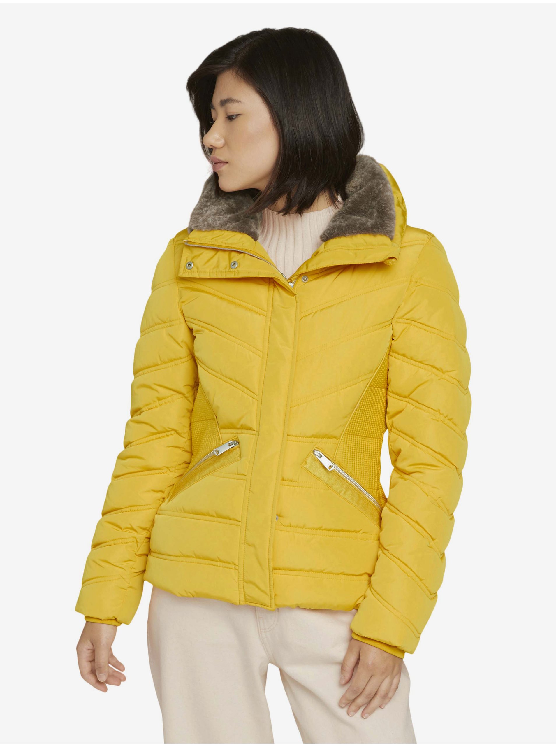 Lacno Žltá dámska prešívaná zimná bunda s límcom s umelým kožúškom Tom Tailor