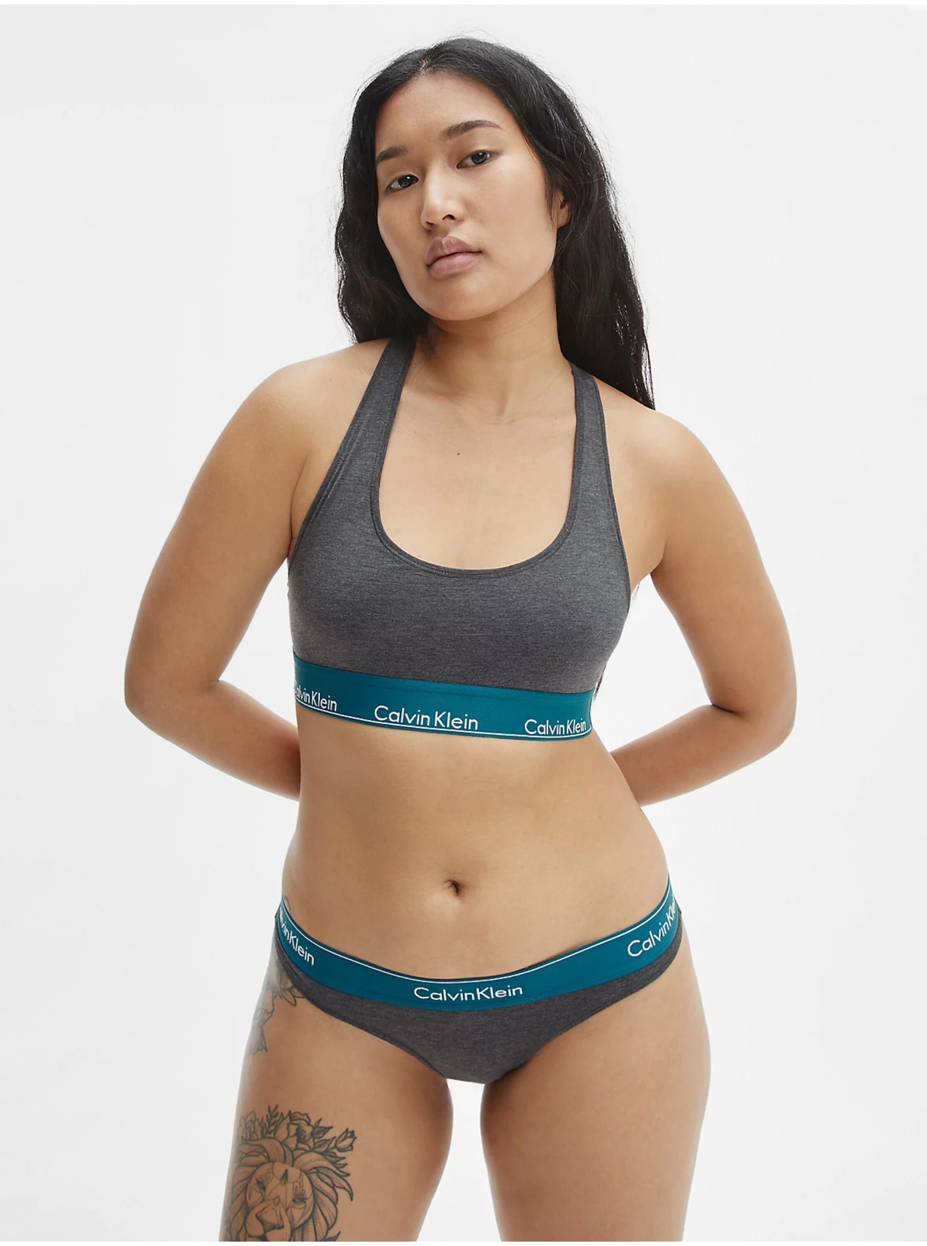 Levně Šedá dámská vzorovaná sportovní podprsenka Calvin Klein Underwear