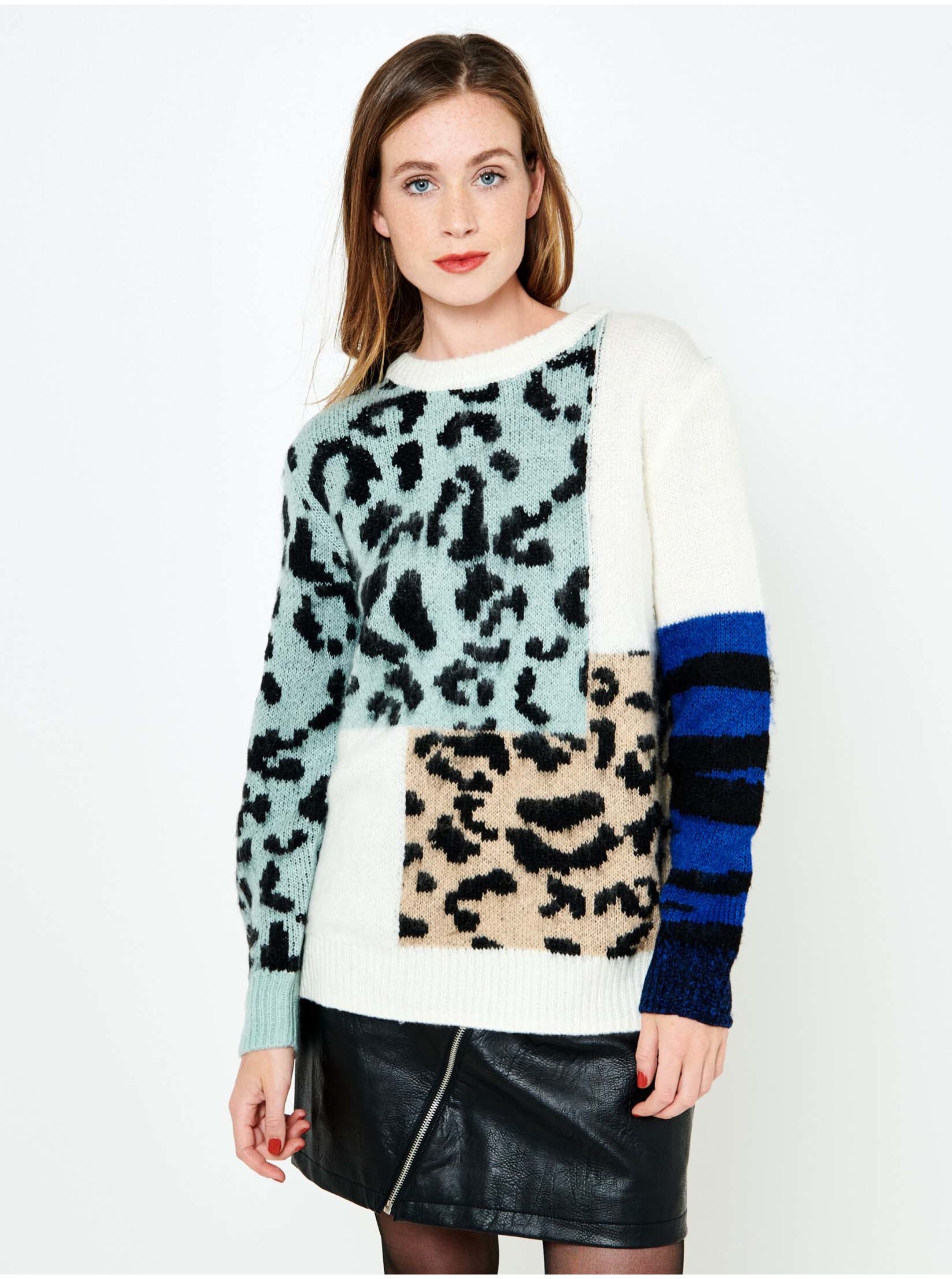 E-shop Biely vzorovaný sveter s prímesou vlny CAMAIEU