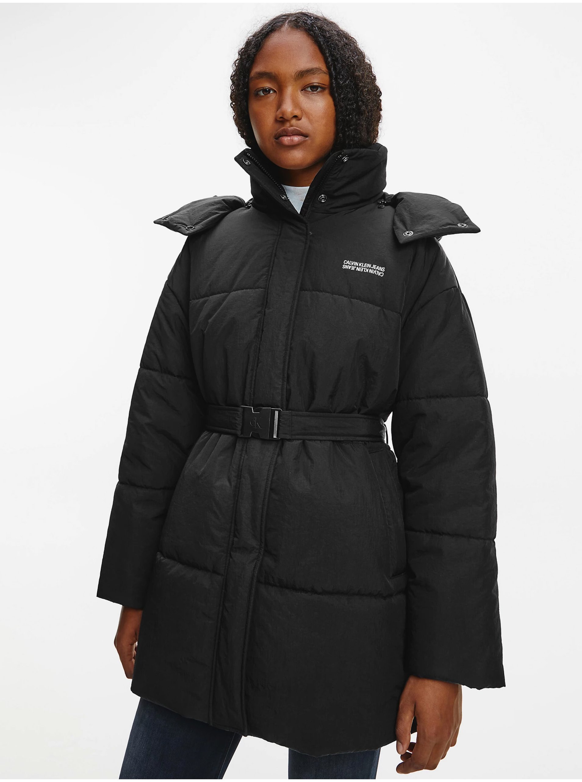 Lacno Čierny dámsky prešívaný zimný kabát s kapucou Calvin Klein