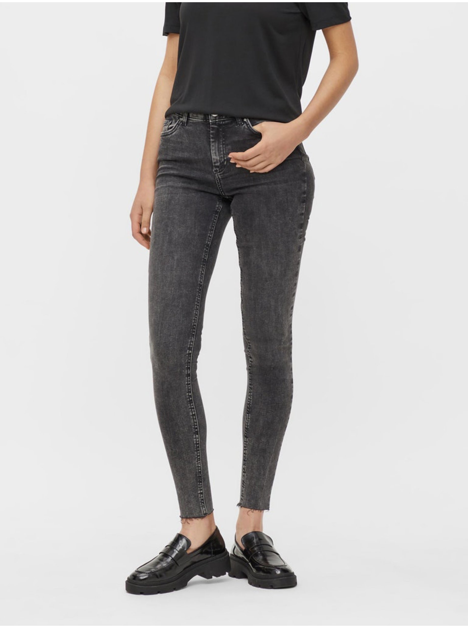 E-shop Tmavě šedé skinny fit džíny Pieces Delly