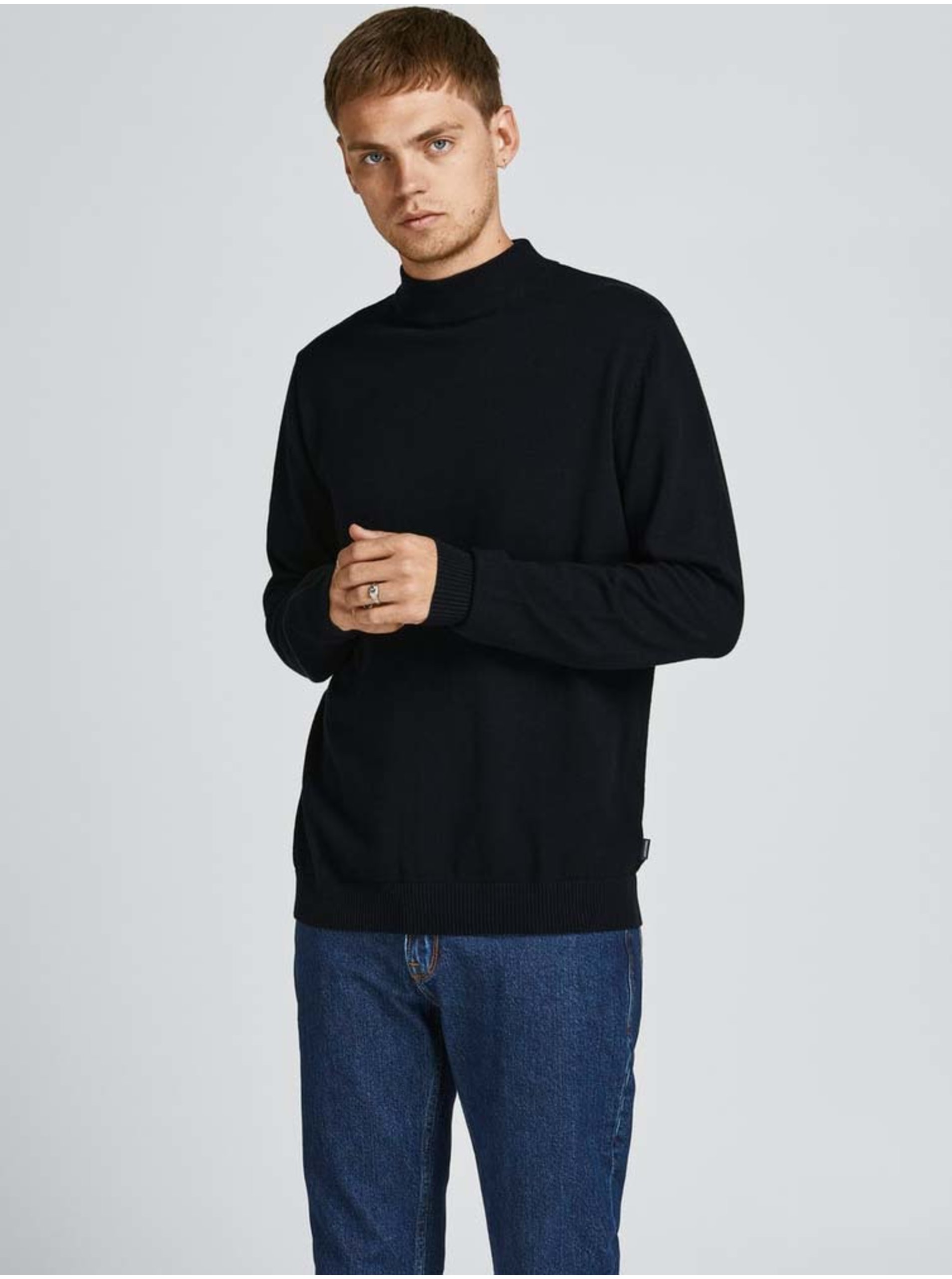 Lacno Čierny basic sveter so stojačikom Jack & Jones Basic
