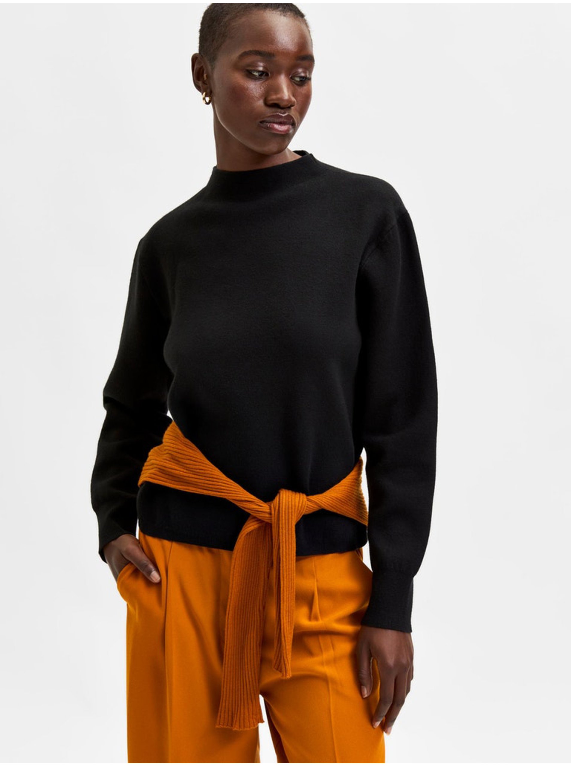 Lacno Čierny sveter so stojačikom Selected Femme Cali