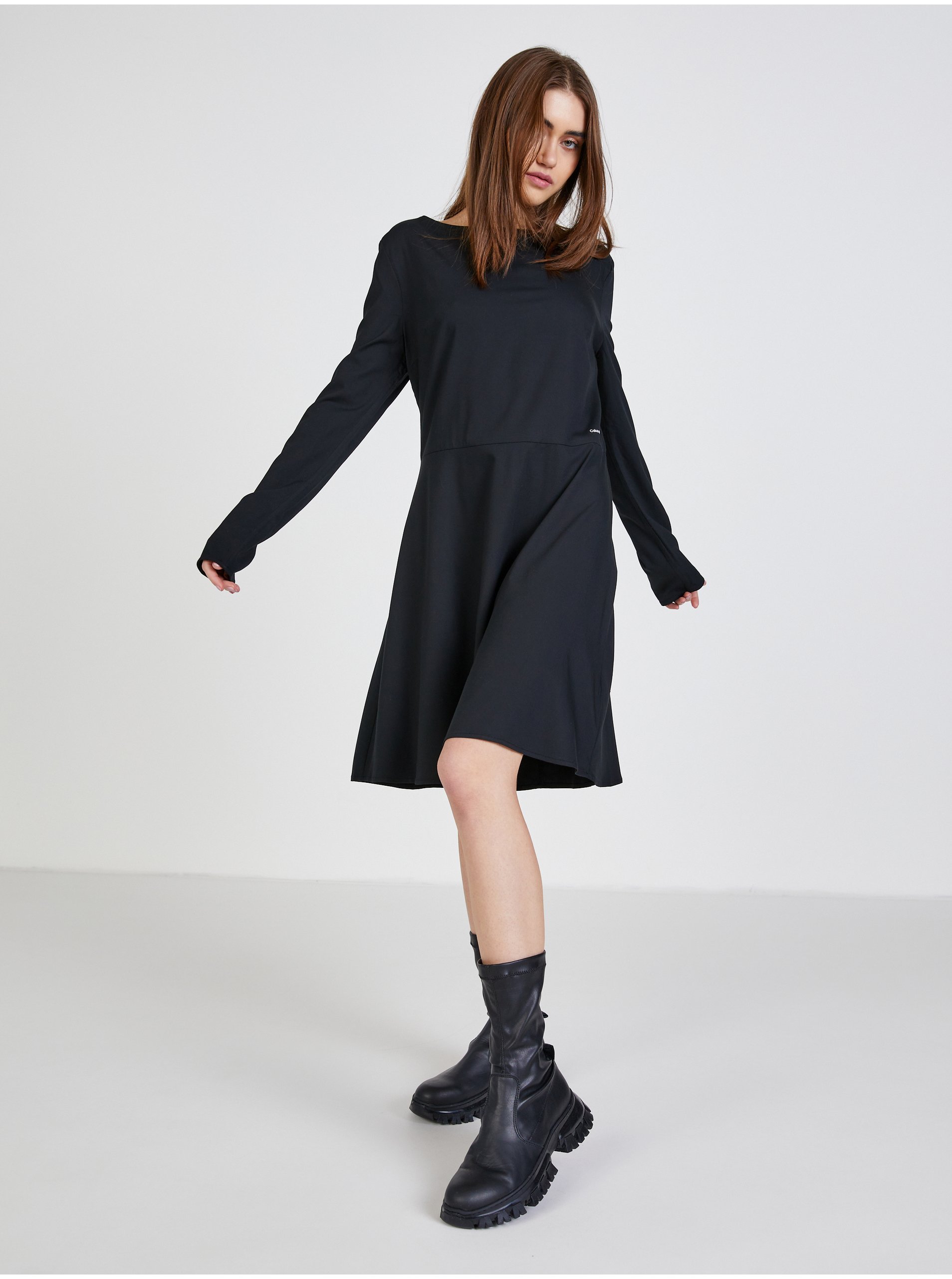 Lacno Voľnočasové šaty pre ženy Calvin Klein - čierna