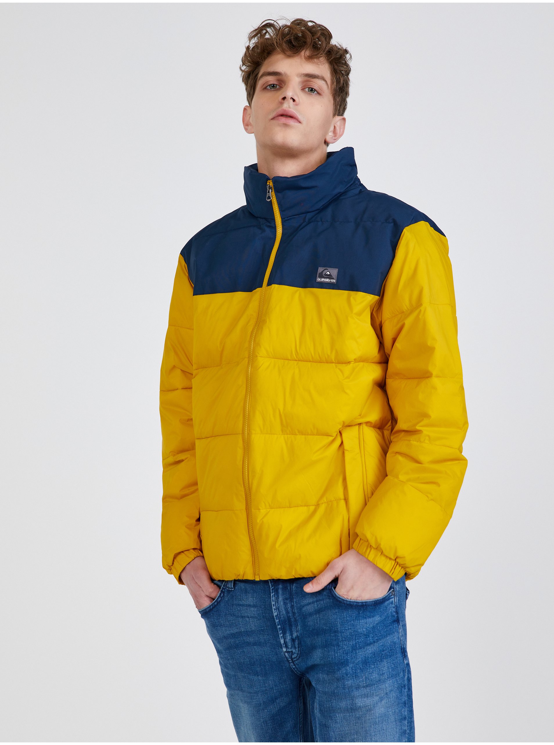 E-shop Modro-žlutá pánská prošívaná zimní bunda Quiksilver Wolf Shoulder
