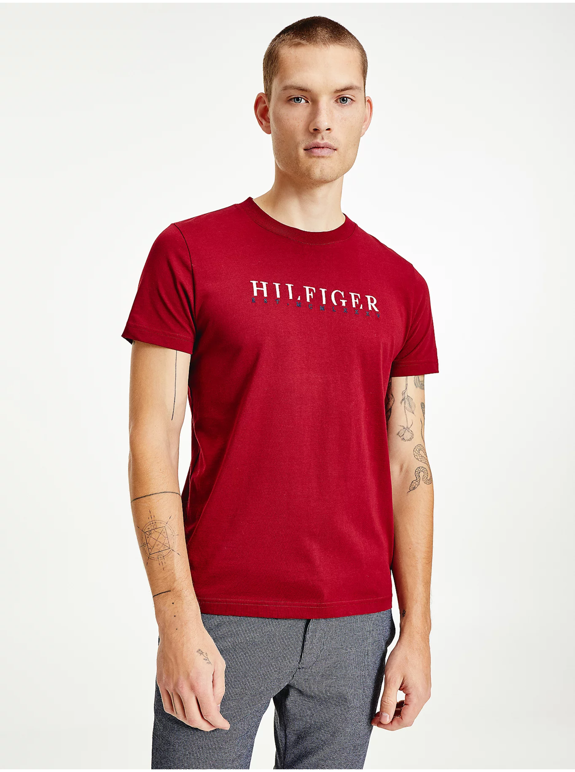 Lacno Červené pánske tričko s nápisom Tommy Hilfiger