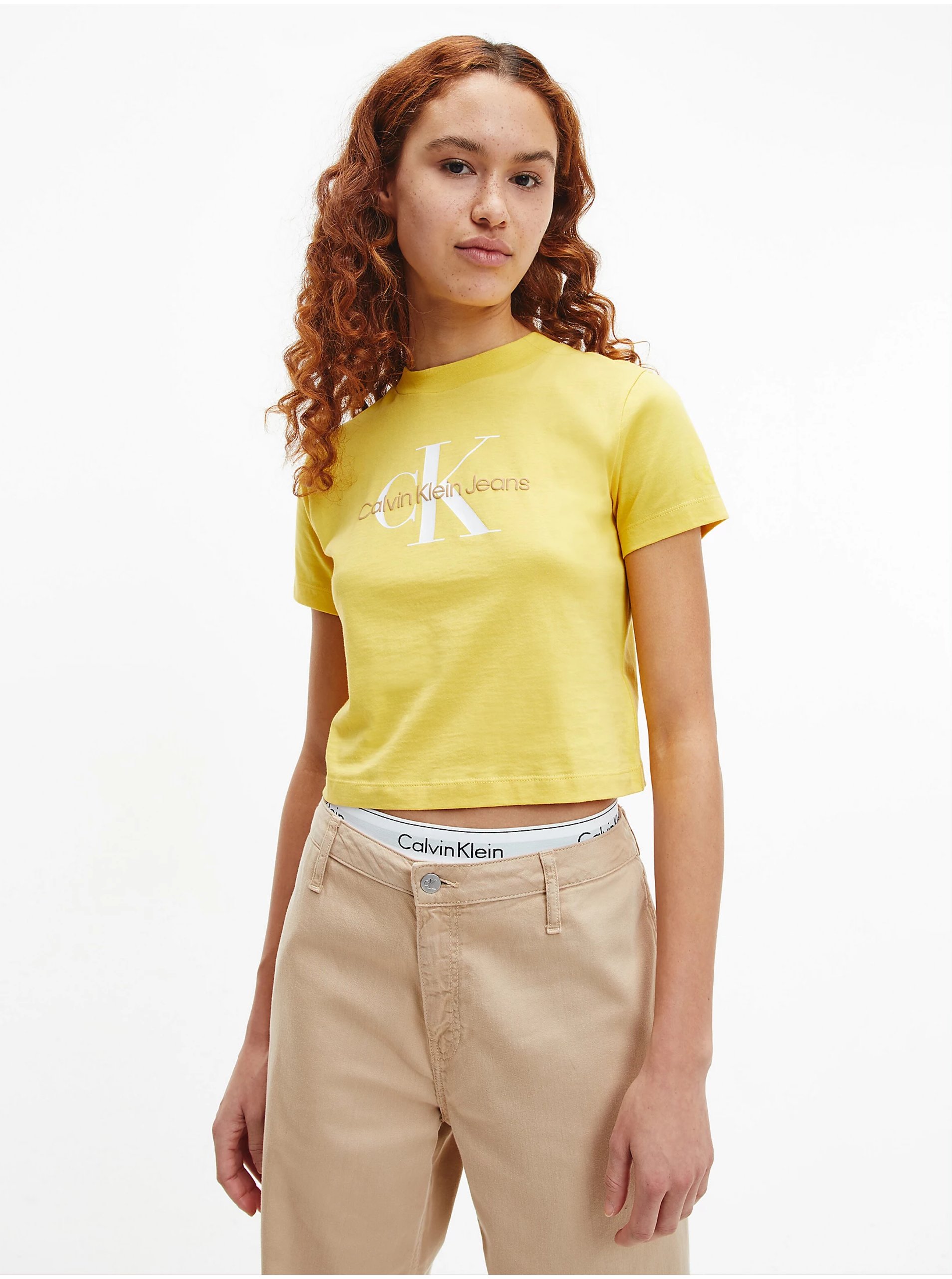 Levně Žluté dámské tričko s potiskem Calvin Klein