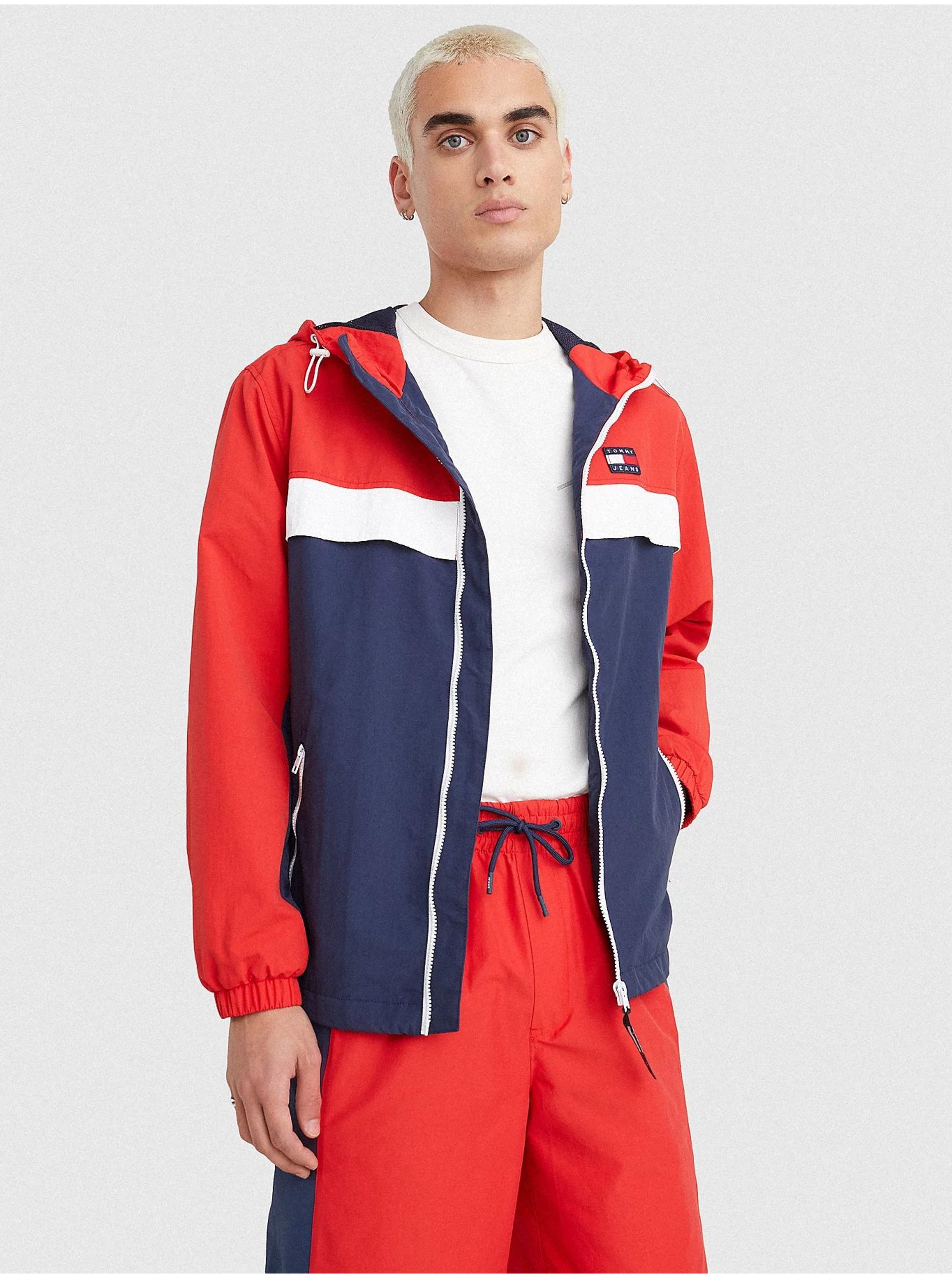 E-shop Červeno-modrá pánská lehká bunda s kapucí Tommy Jeans Chicago