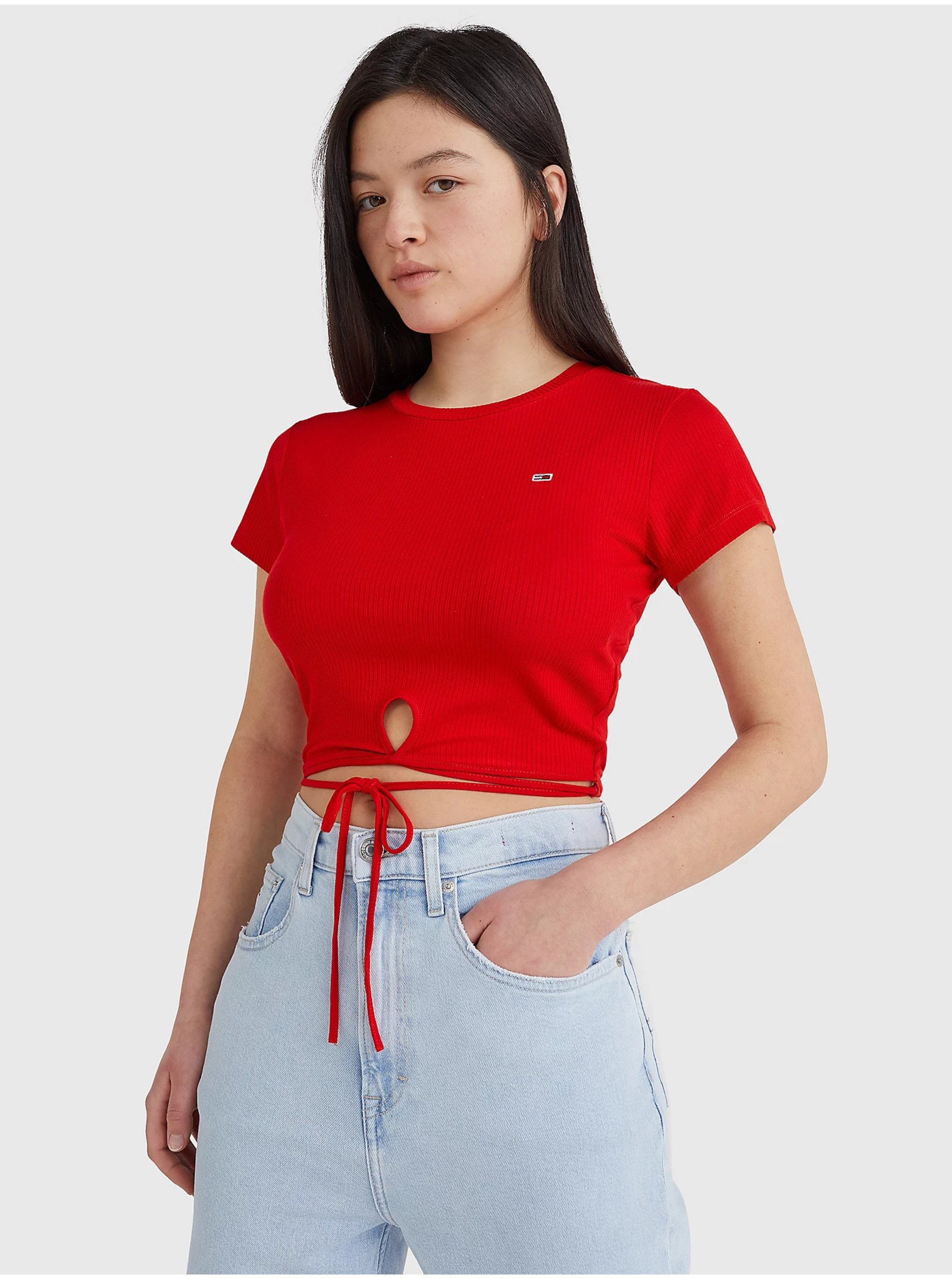 Lacno Červené dámske rebrované cropped tričko so zaväzovaním v páse Tommy Jeans