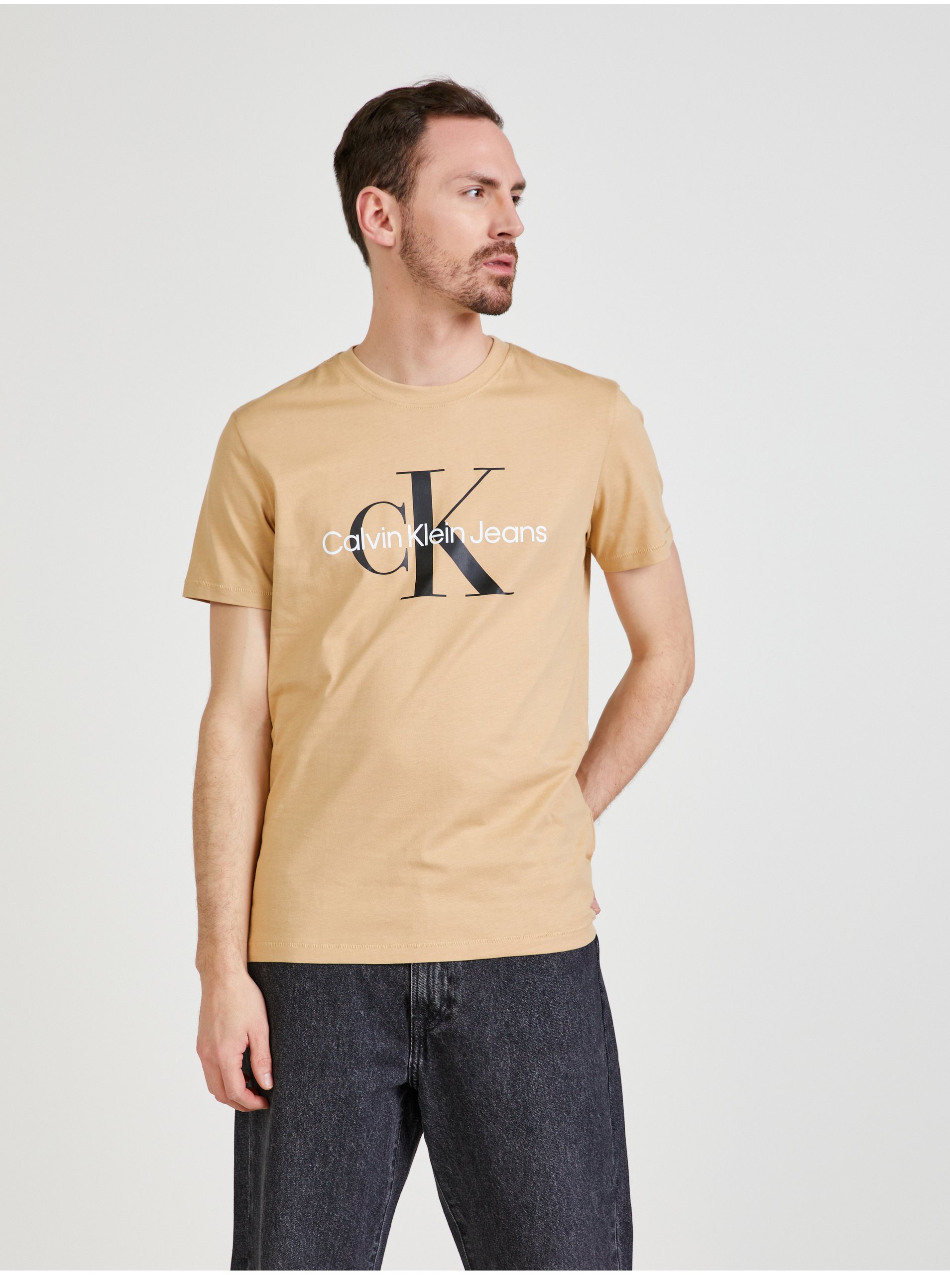 Levně Béžové pánské tričko s potiskem Calvin Klein Jeans