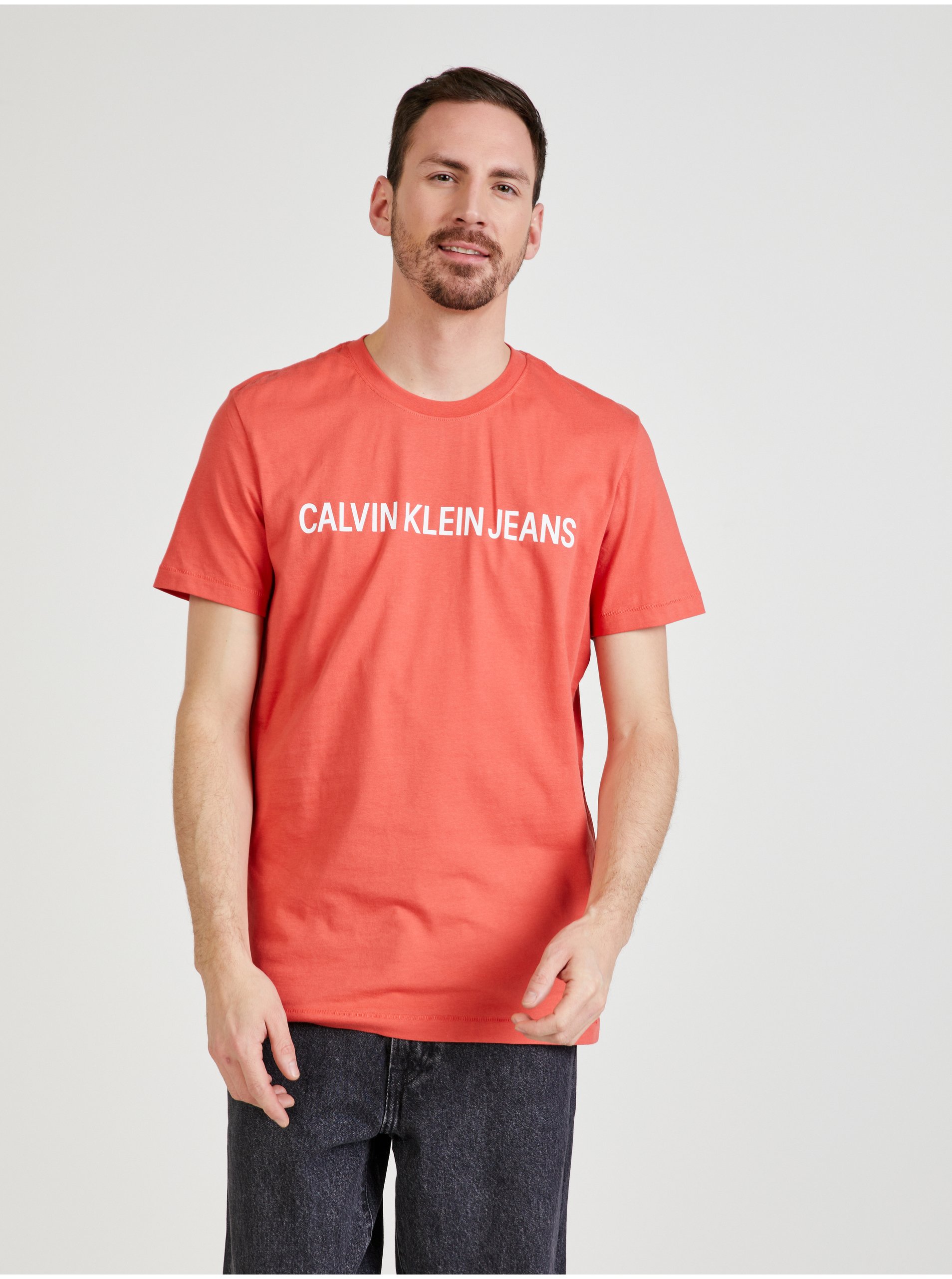 E-shop Korálové pánské tričko s potiskem Calvin Klein Jeans