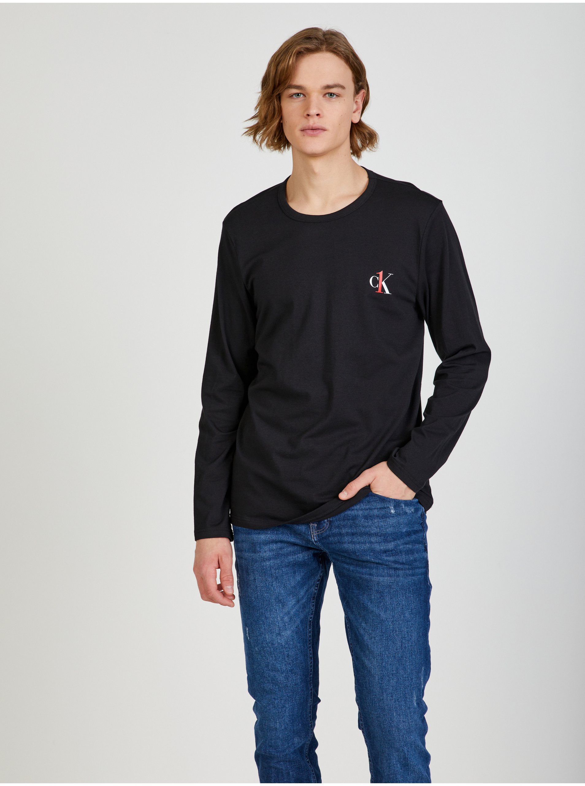 Levně Černé pánské tričko s dlouhým rukávem Calvin Klein Jeans