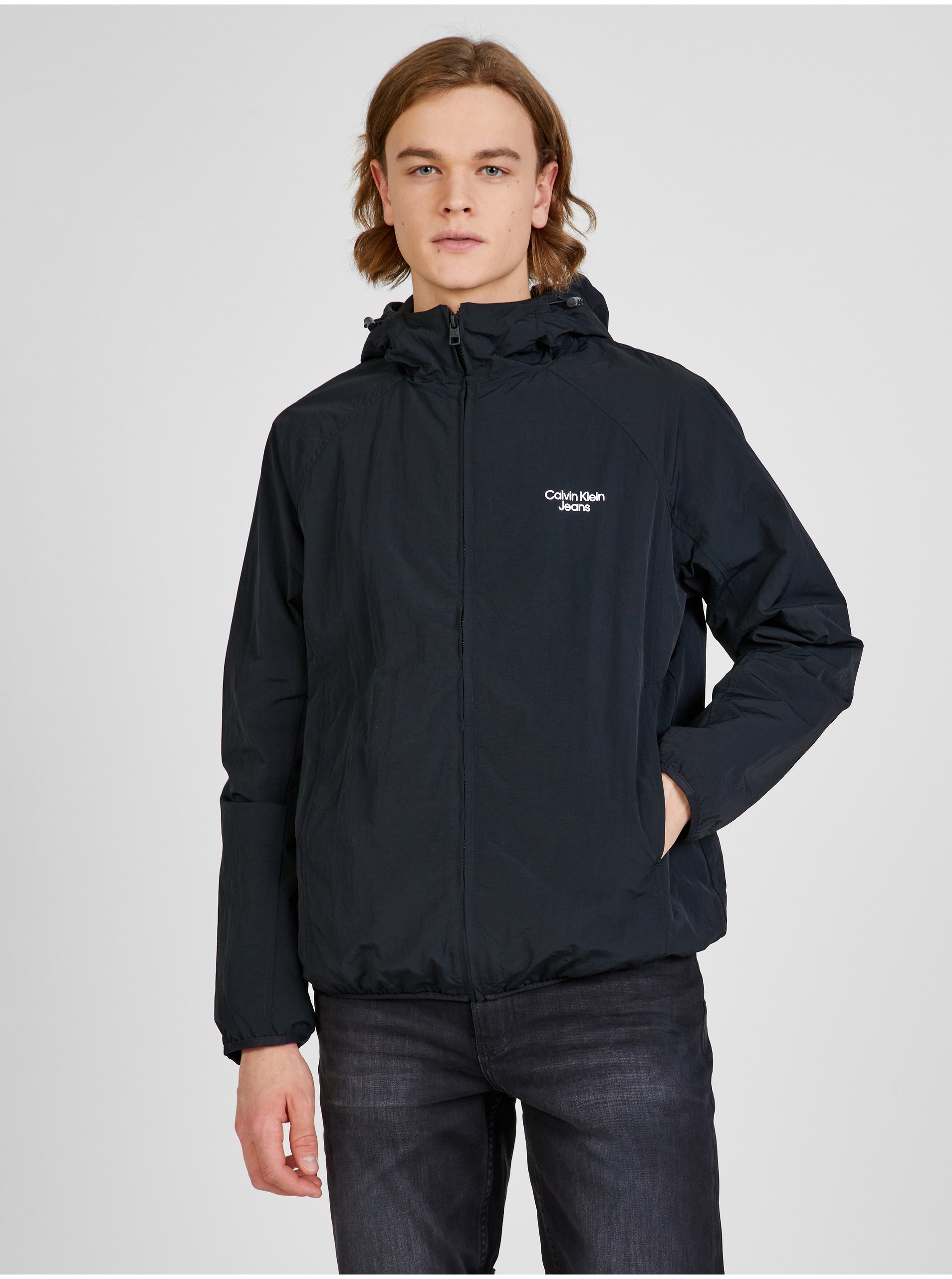 E-shop Černá pánská vzorovaná lehká bunda s kapucí Calvin Klein Jeans