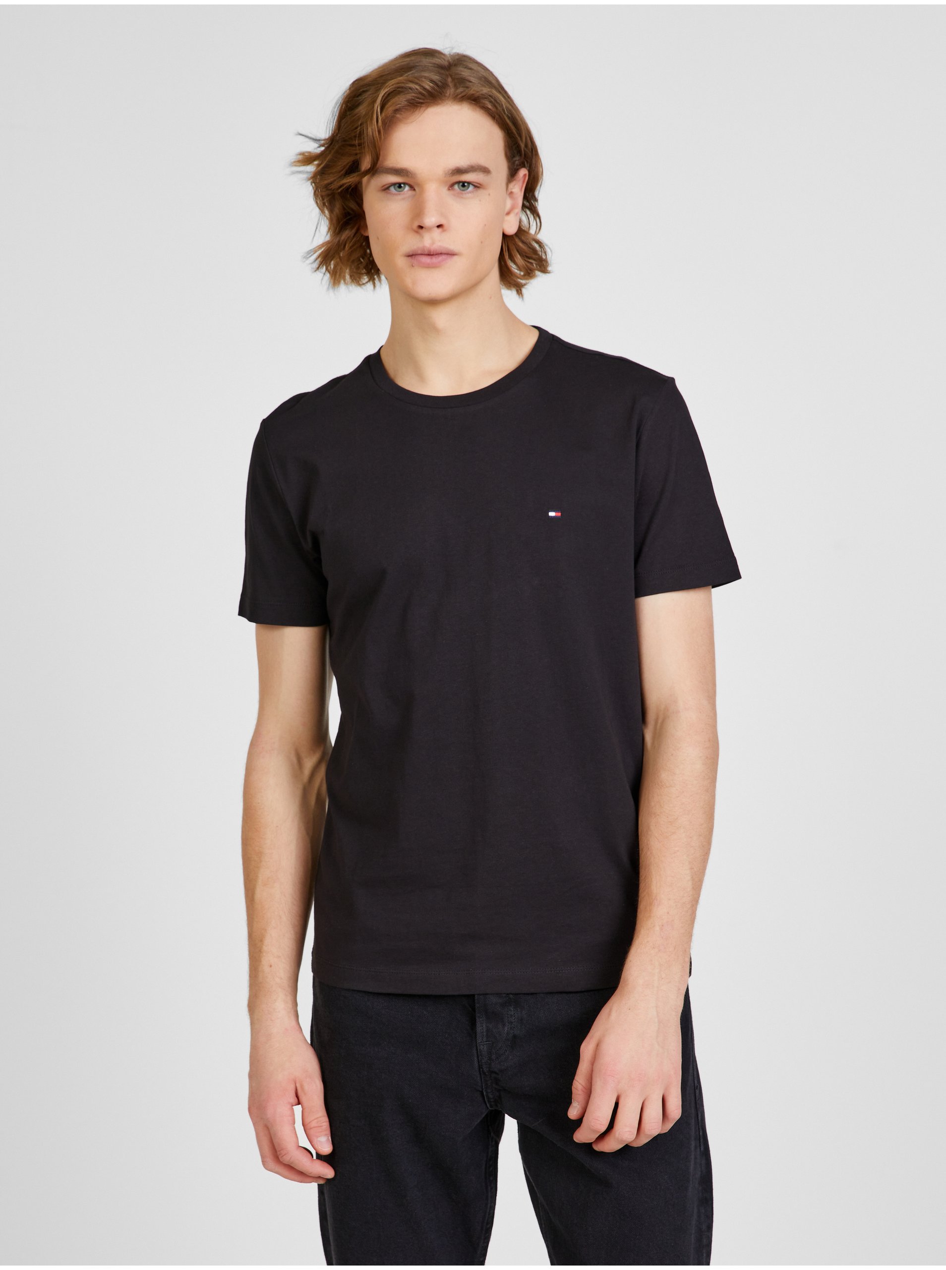 Levně Černé pánské tričko s potiskem Tommy Hilfiger