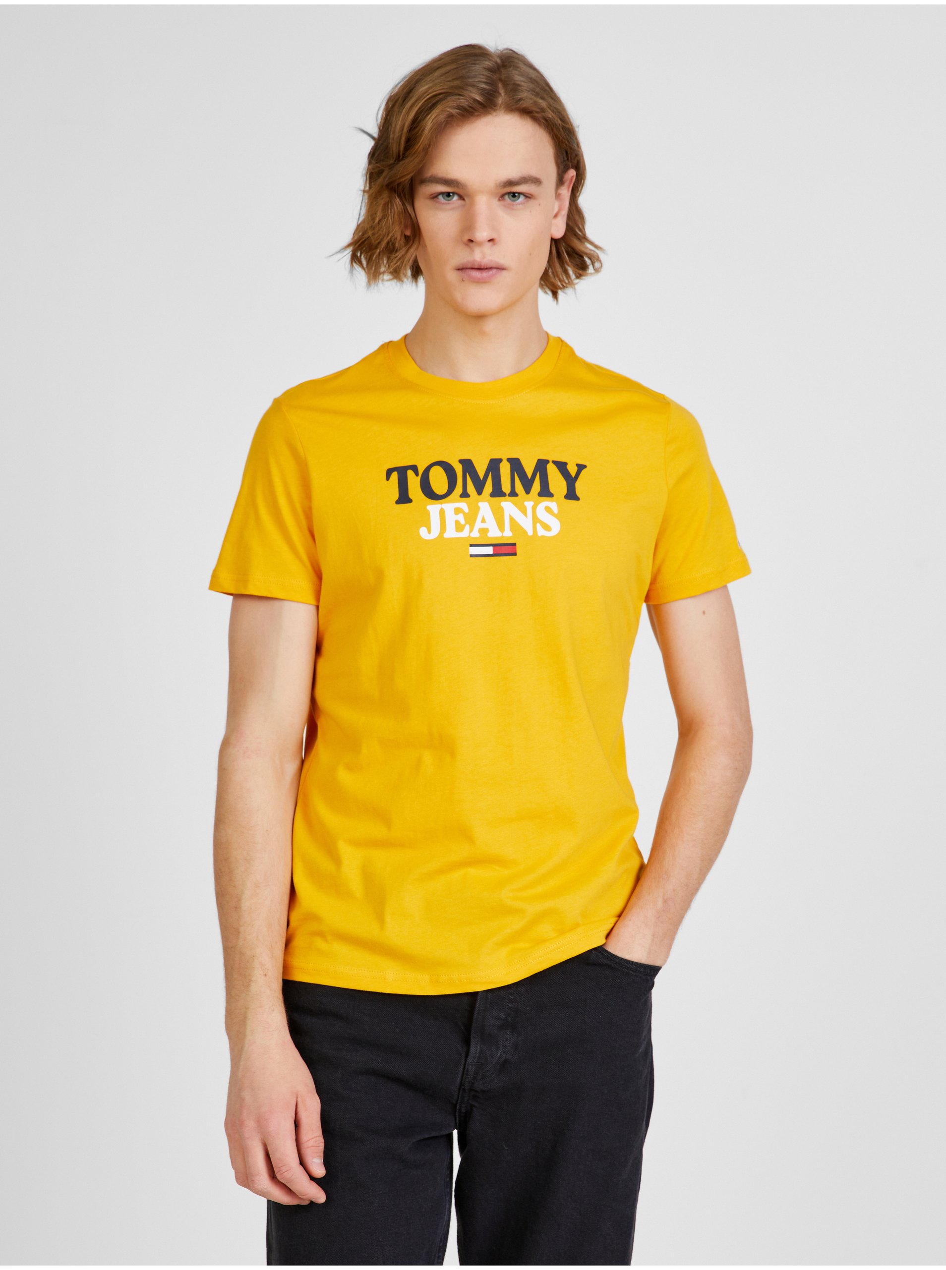 Levně Žluté pánské tričko s potiskem Tommy Jeans