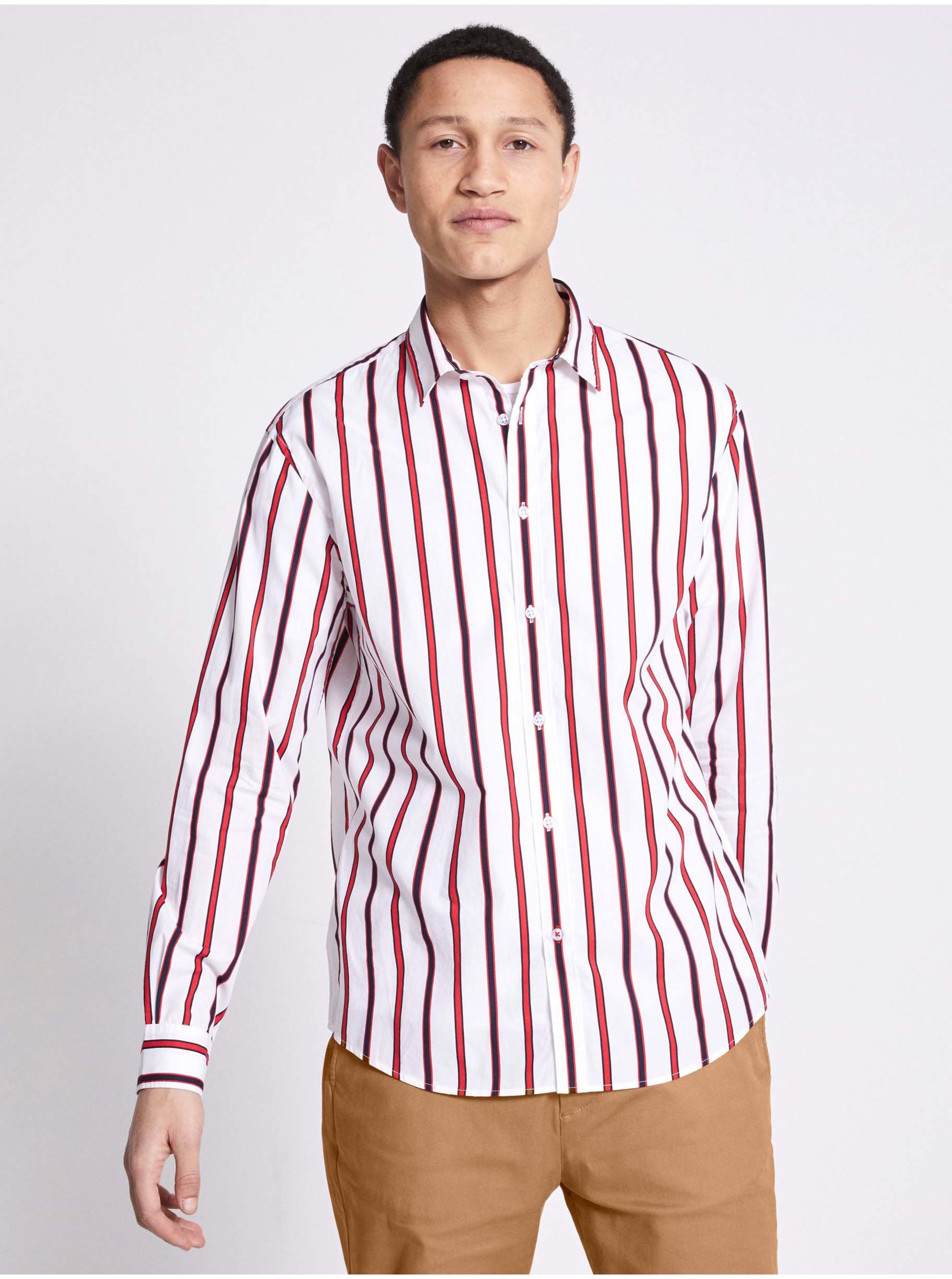 Levně Červeno-bílá pánská pruhovaná košile Celio Nausa